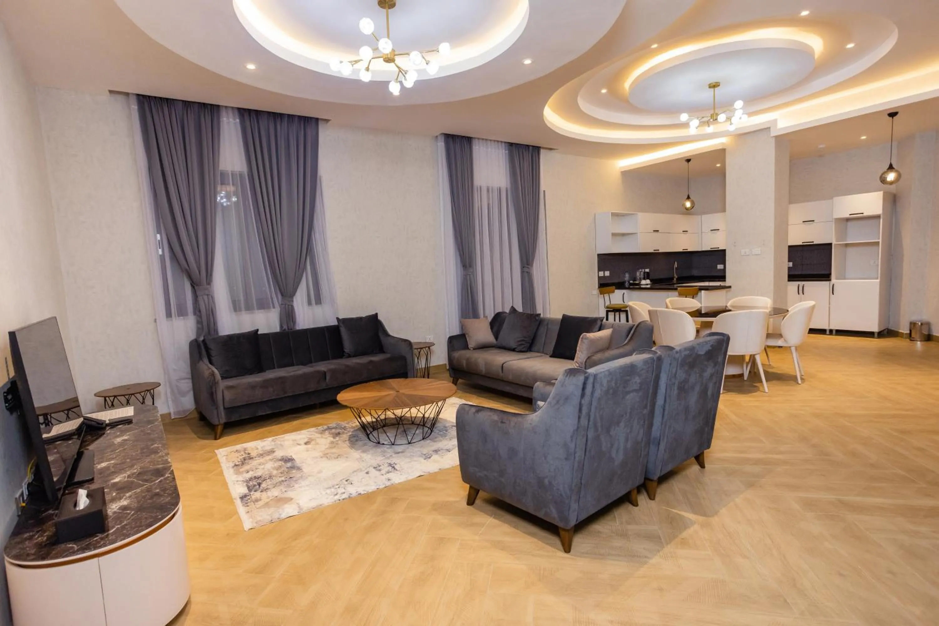 TV and multimedia in Shitaye Suite Hotel