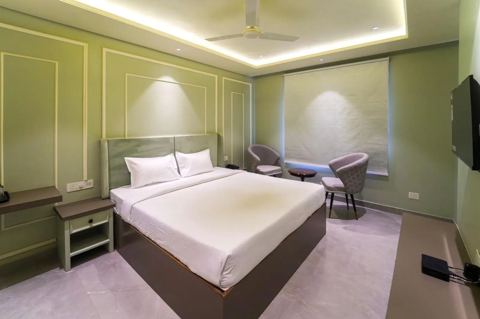 Bed in THE URBAN VILLA