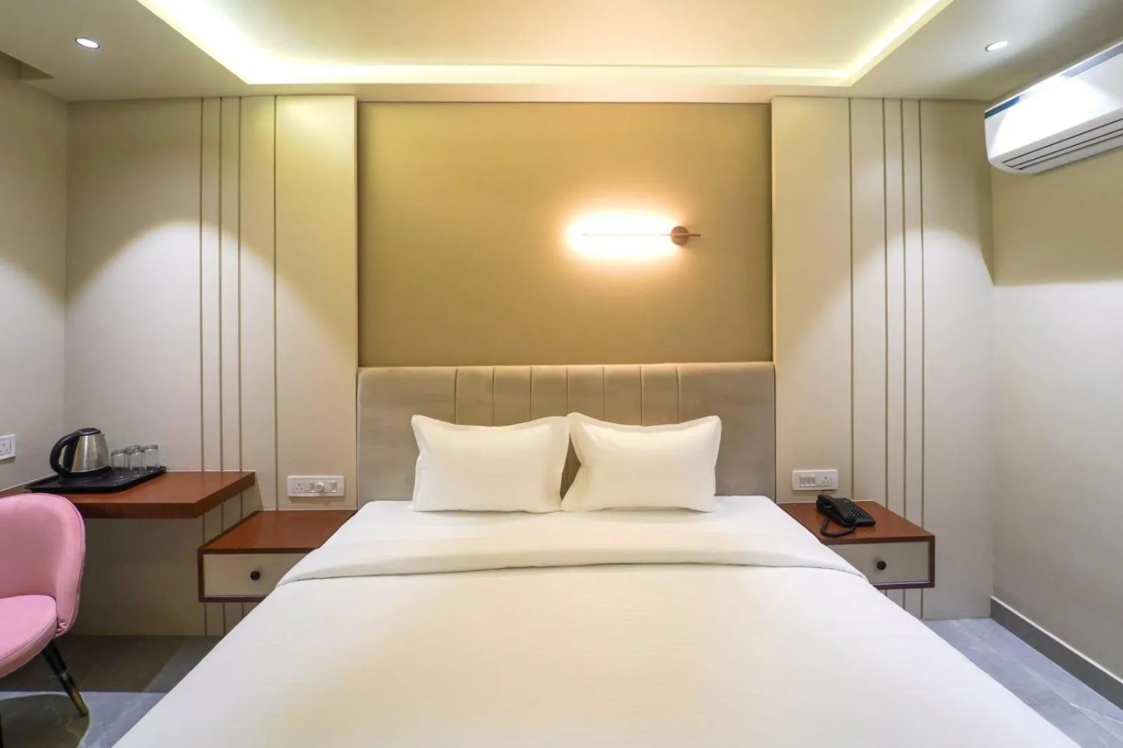 Bed in THE URBAN VILLA