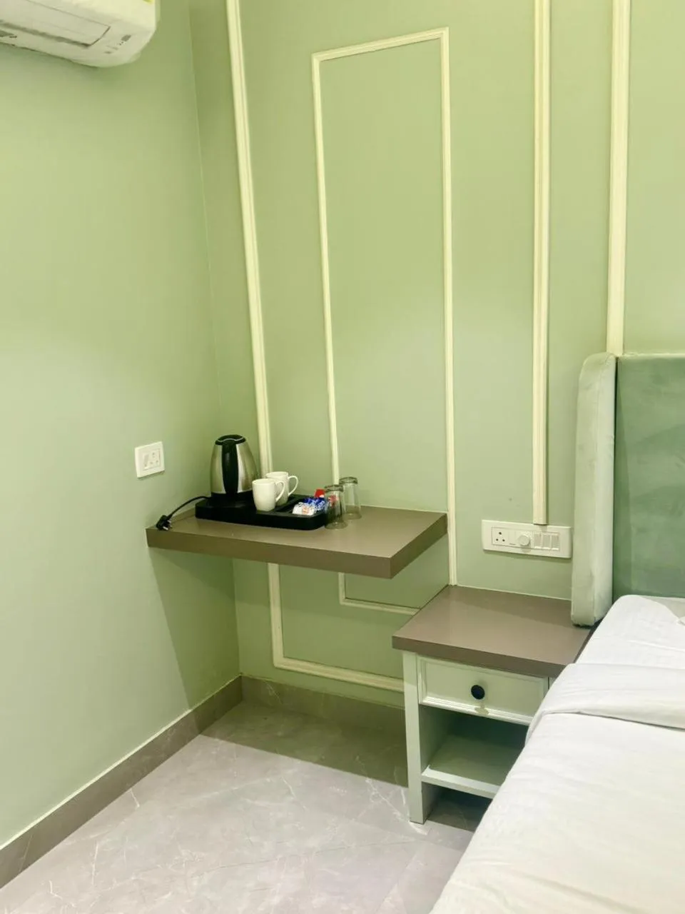 Bed in THE URBAN VILLA