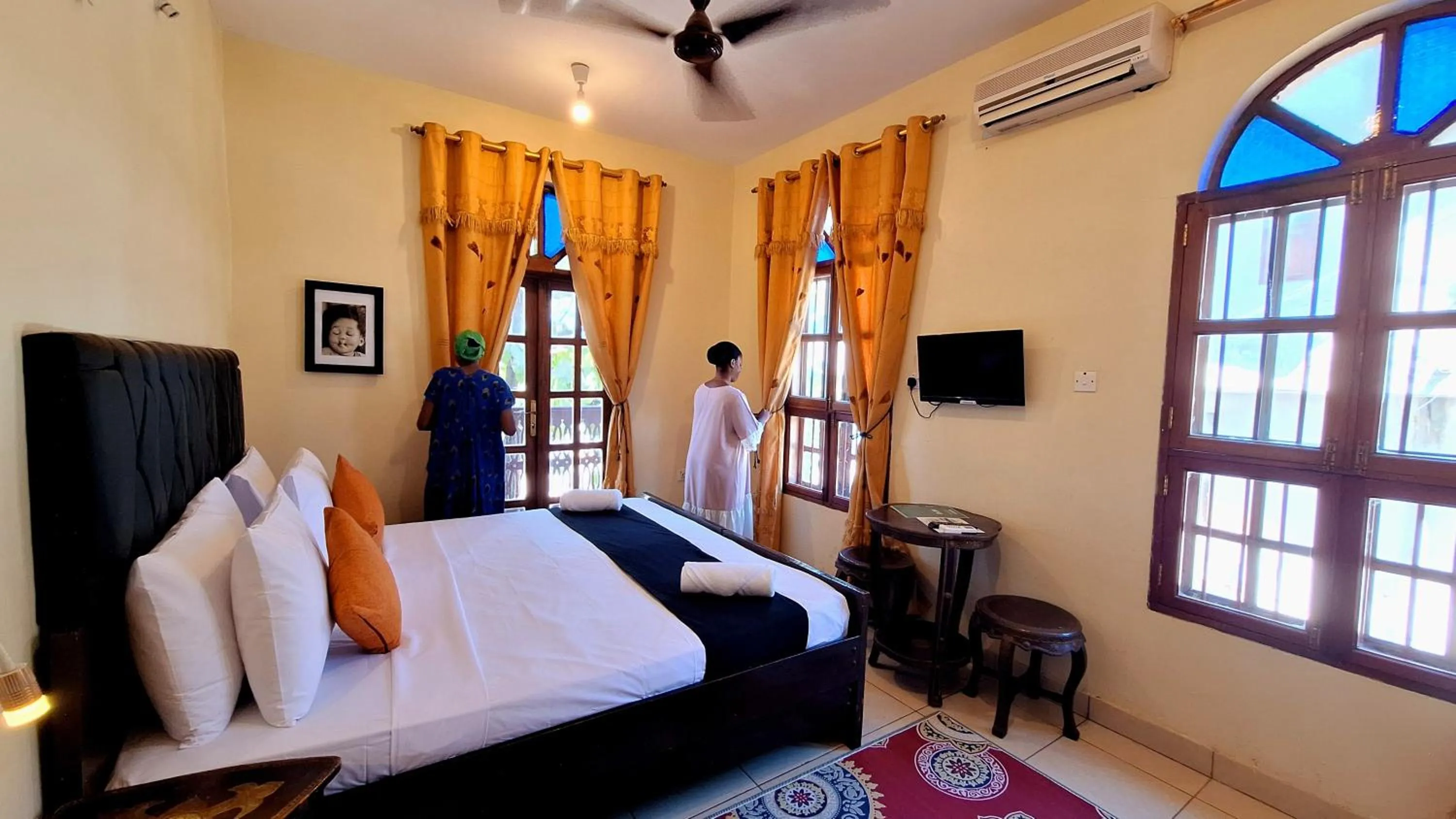 Photo of the whole room, Bed in Rumaisa Hotel