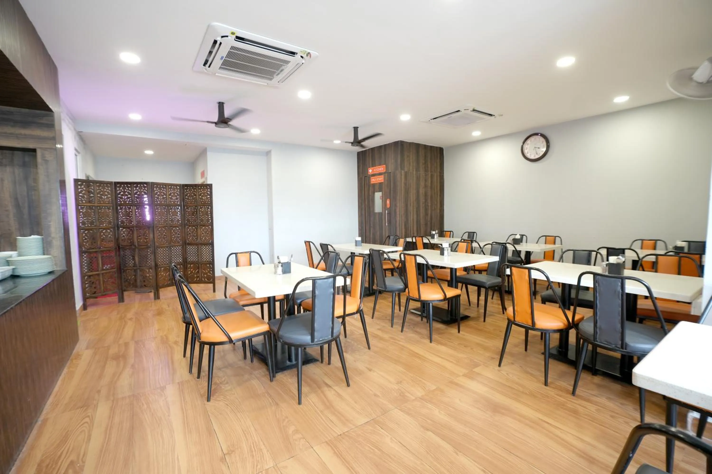 Restaurant/places to eat in Hotel Viola Suites Madhapur, Business Hotel