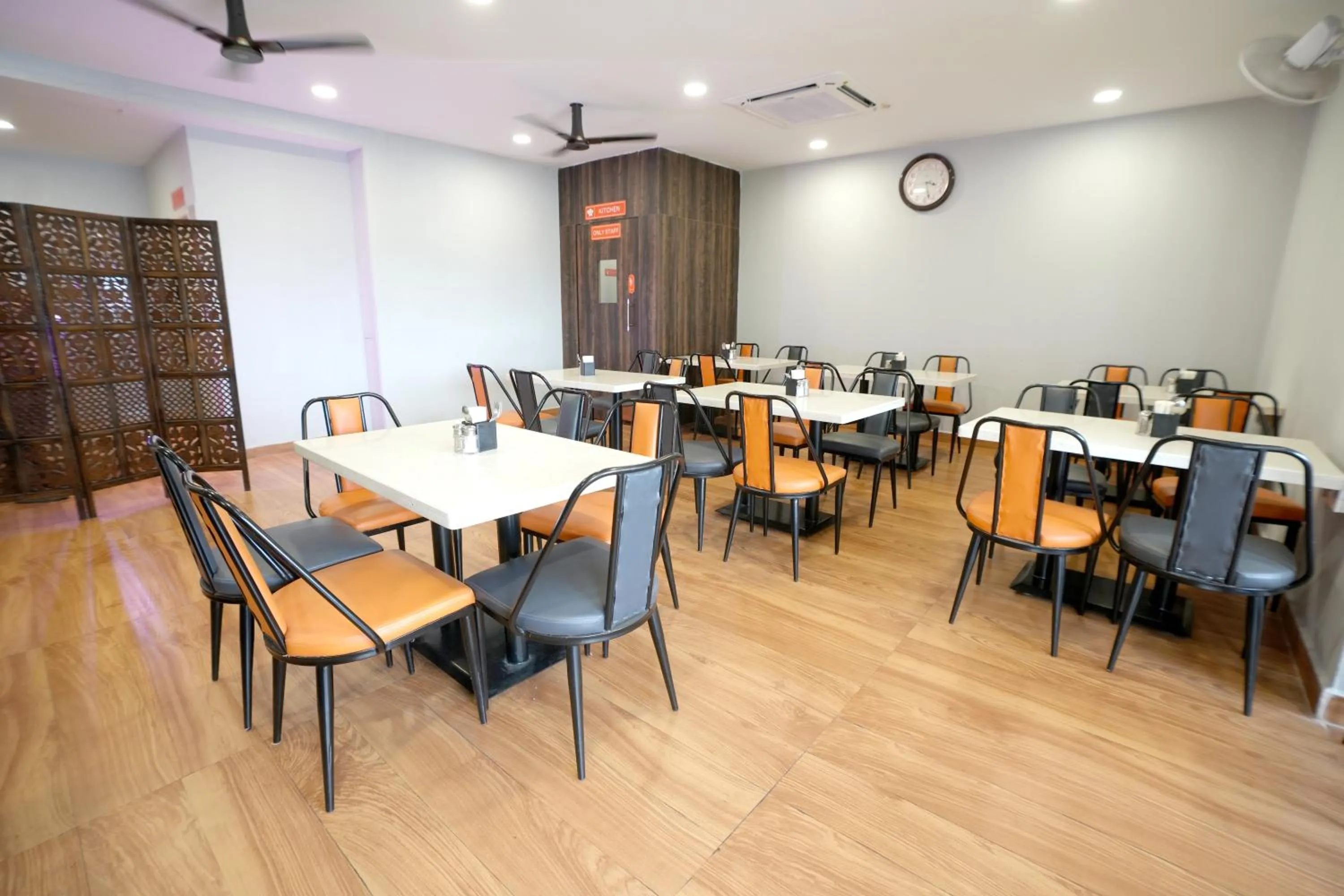 Restaurant/places to eat in Hotel Viola Suites Madhapur, Business Hotel