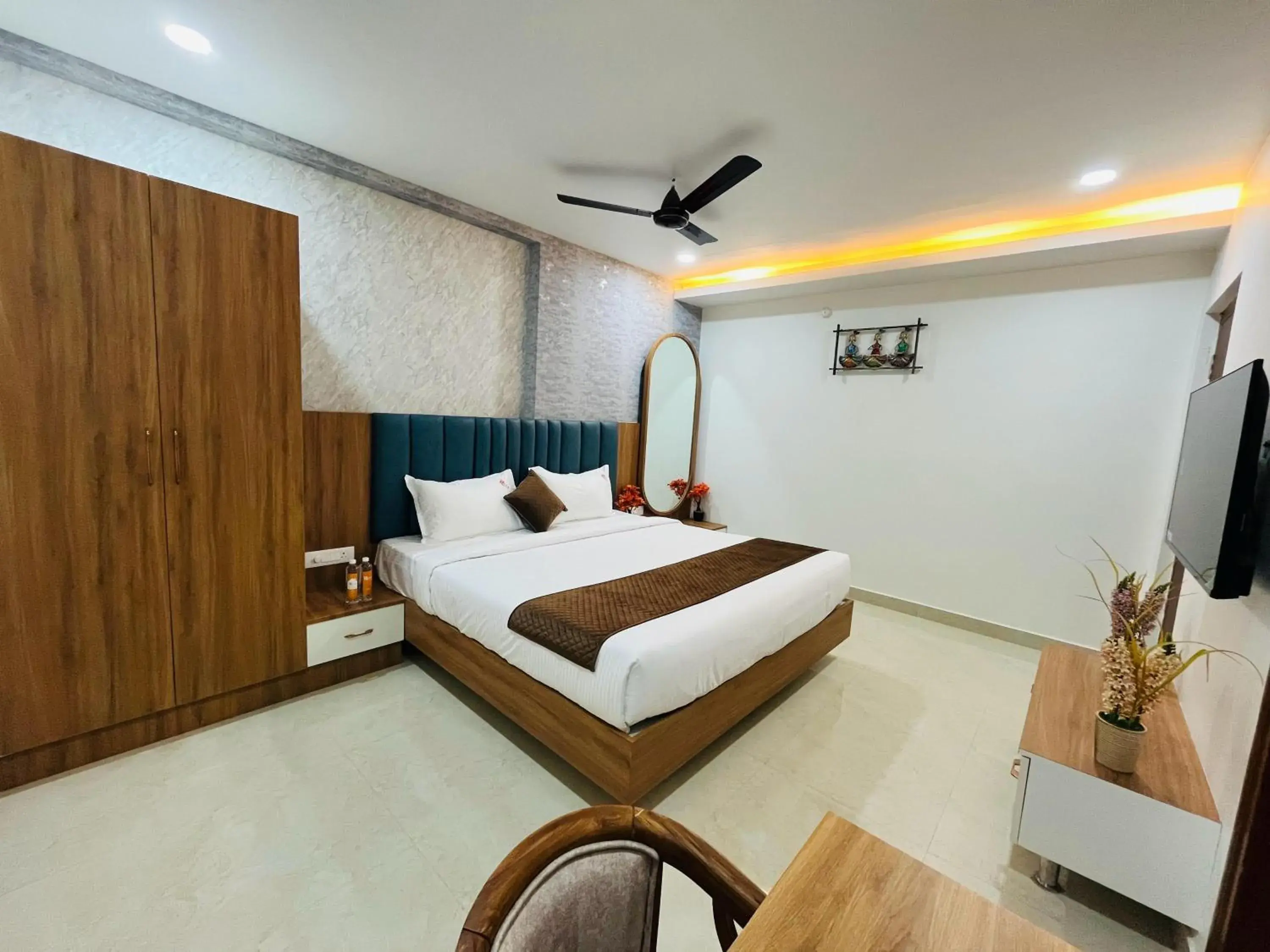 Bed in Hotel Viola Suites Madhapur, Business Hotel Bed in Hotel Viola Suites Madhapur, Business Hotel