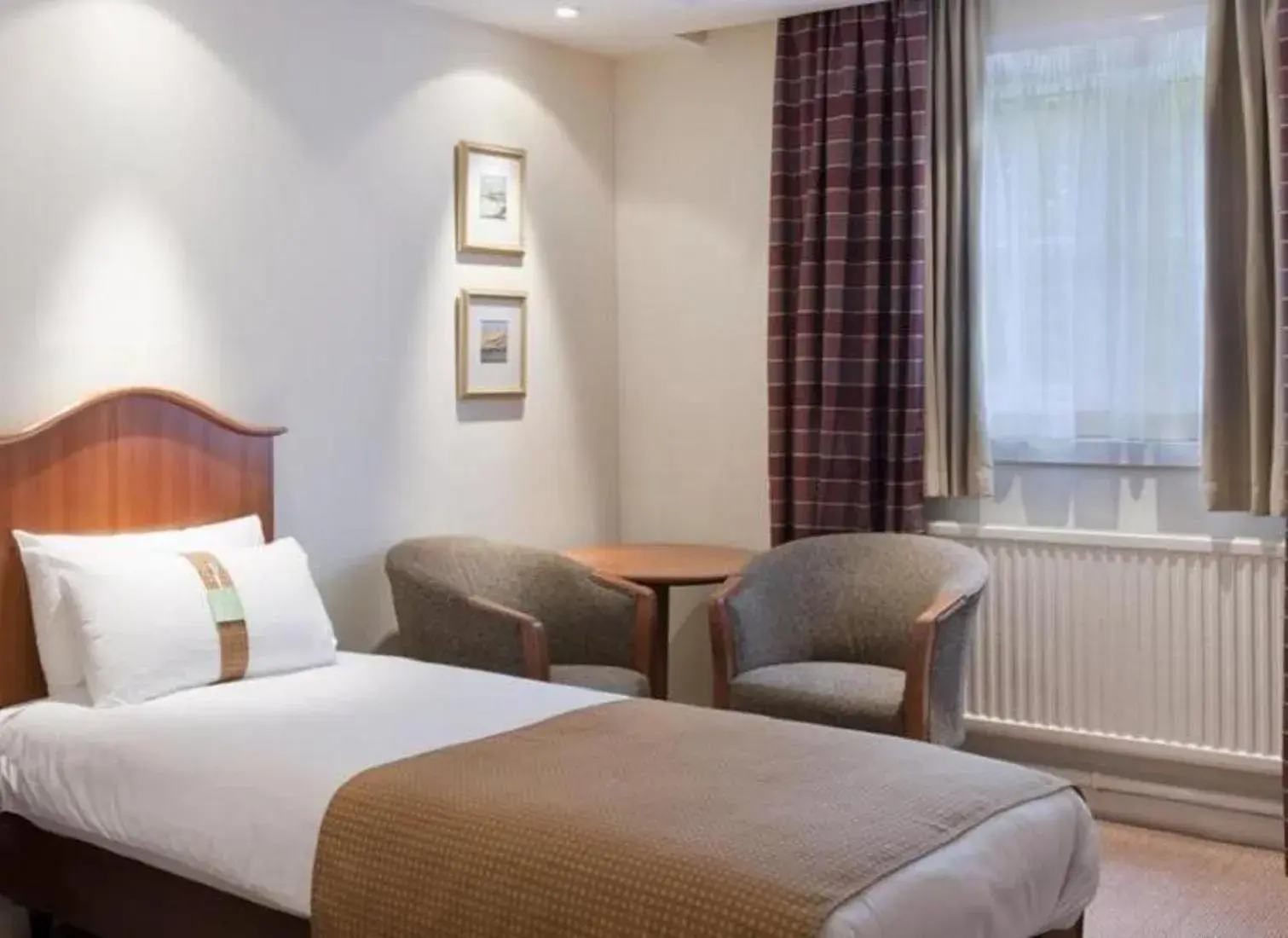 Bed in Airport Inn & Spa Manchester