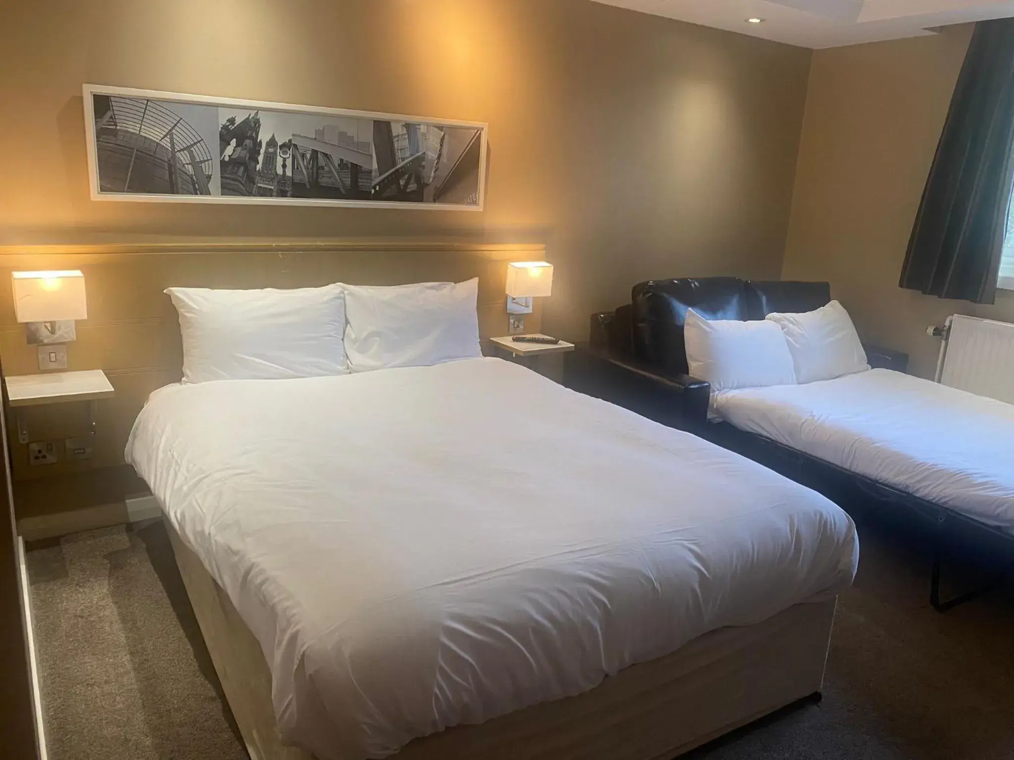 Bed in Airport Inn & Spa Manchester