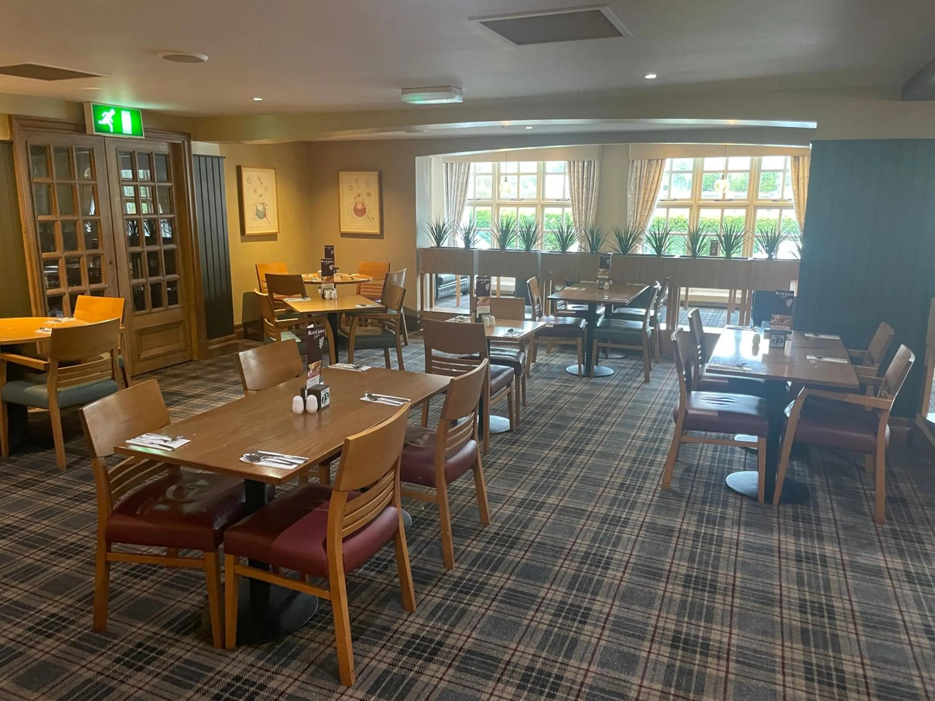 Restaurant/places to eat in Airport Inn Manchester