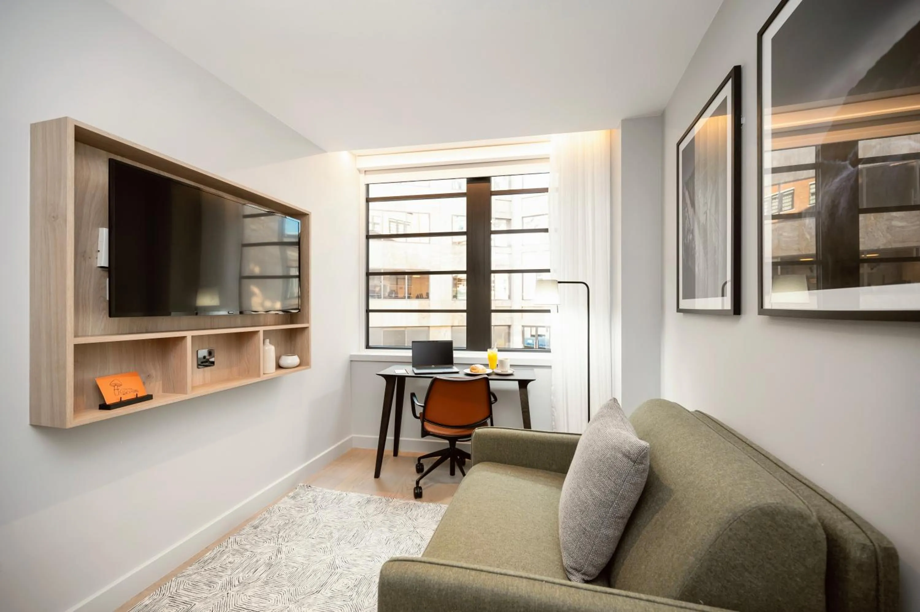 TV and multimedia in Wilde Aparthotels London Liverpool Street