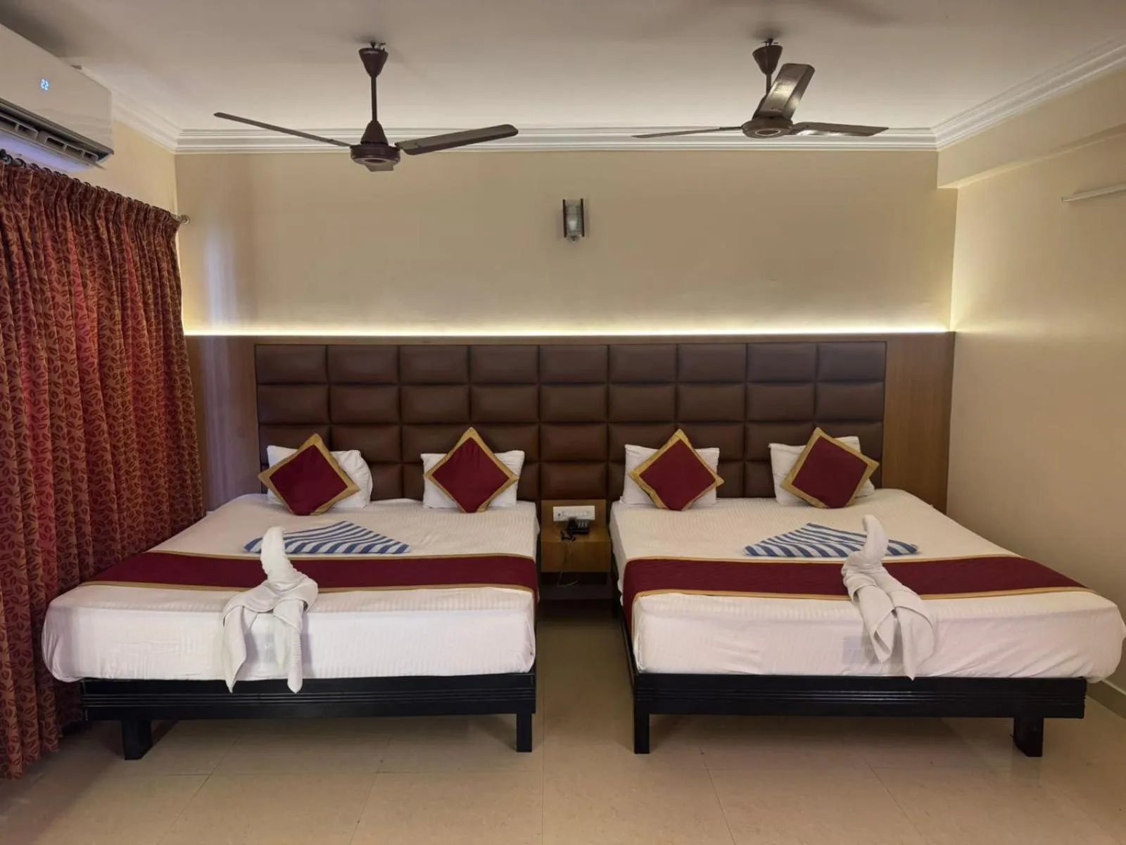 Bedroom, Bed in HOTEL SRIMANIYA