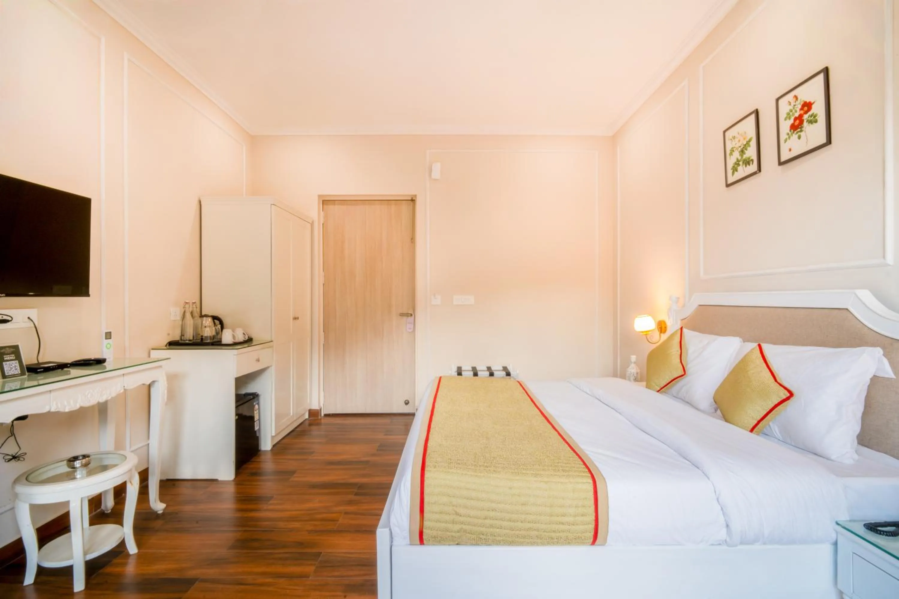 Bed in Marten's Wilderness Retreat