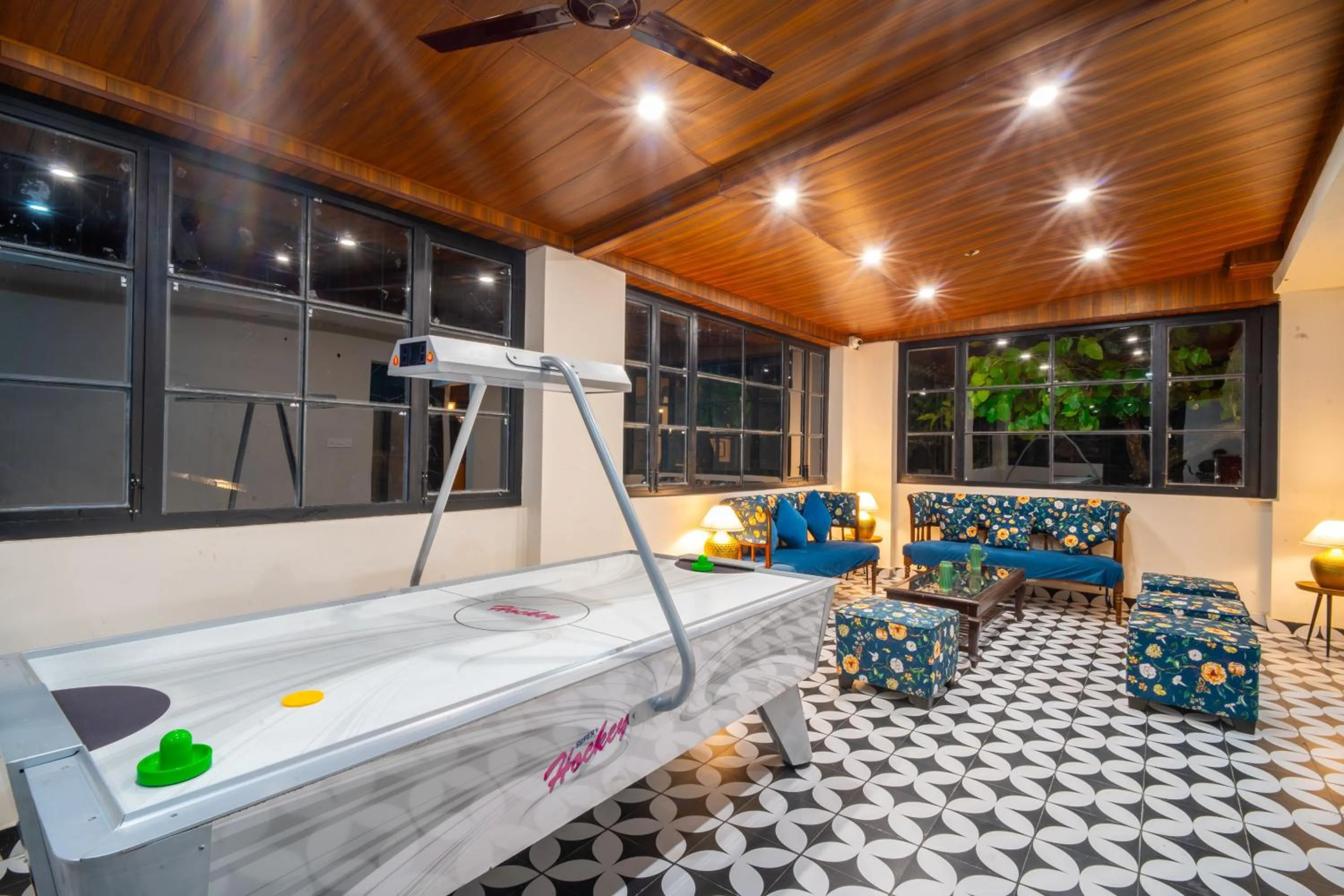 Communal lounge/ TV room in Marten's Wilderness Retreat