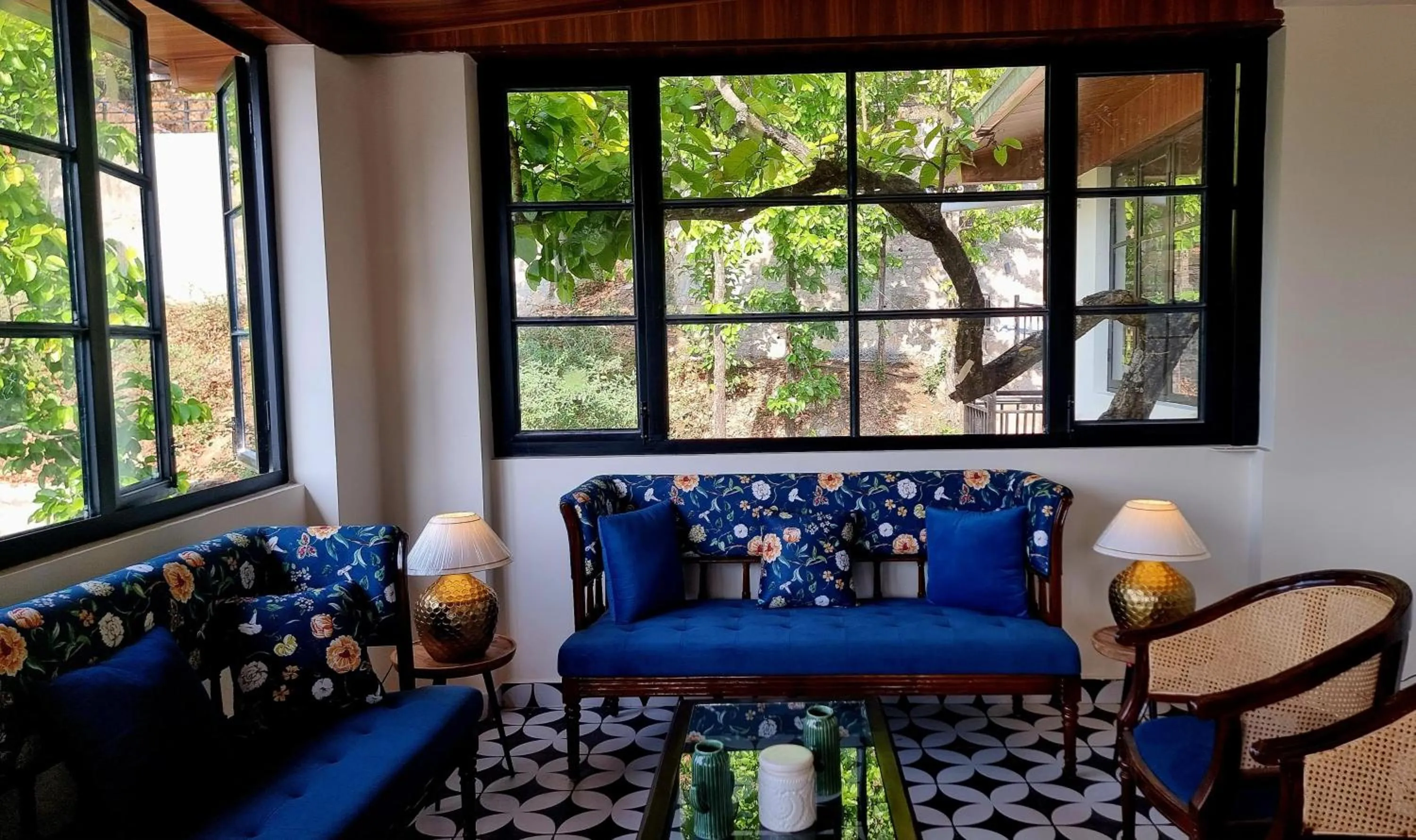 Communal lounge/ TV room in Marten's Wilderness Retreat