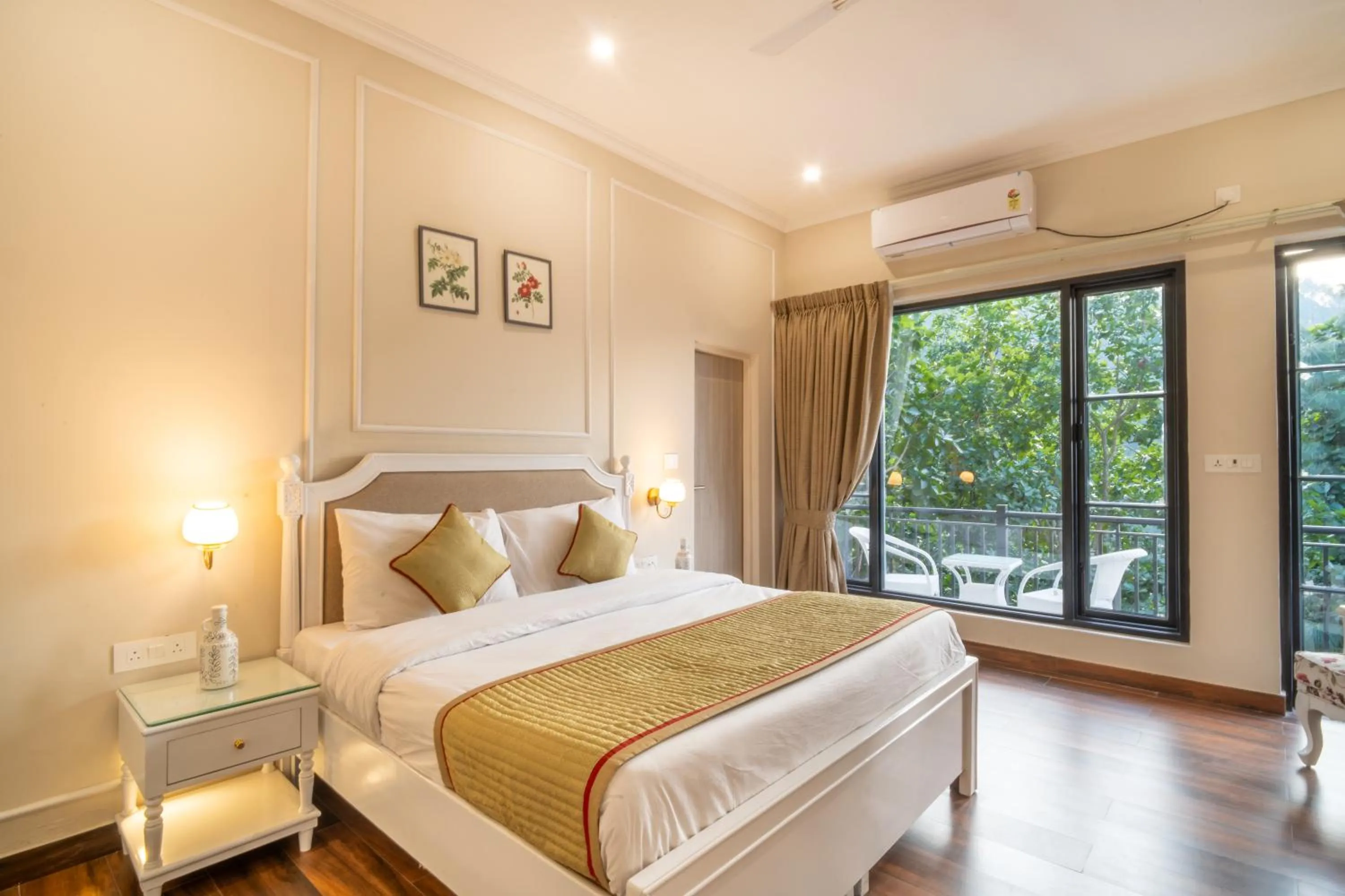 Bed in Marten's Wilderness Retreat