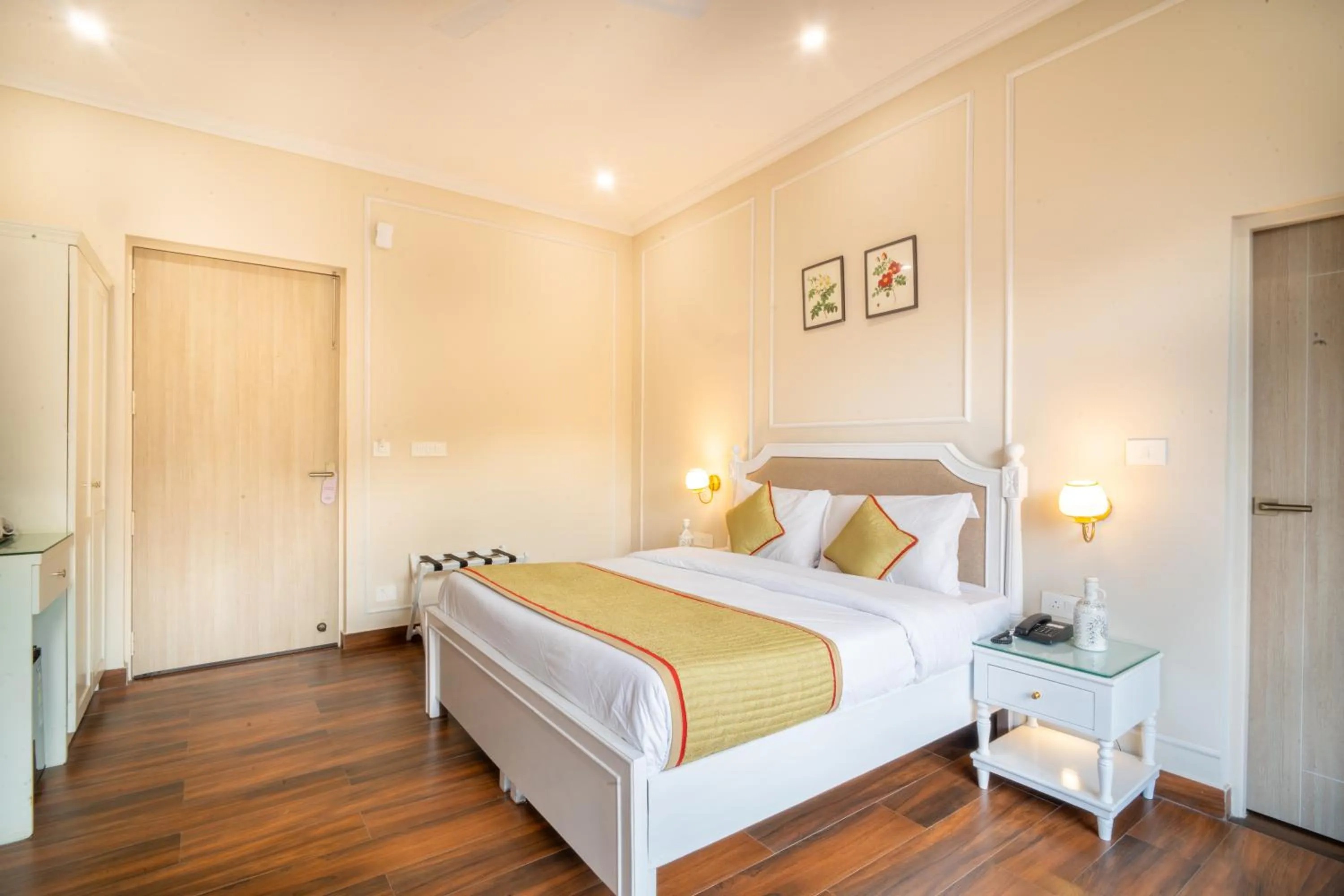 Bed in Marten's Wilderness Retreat