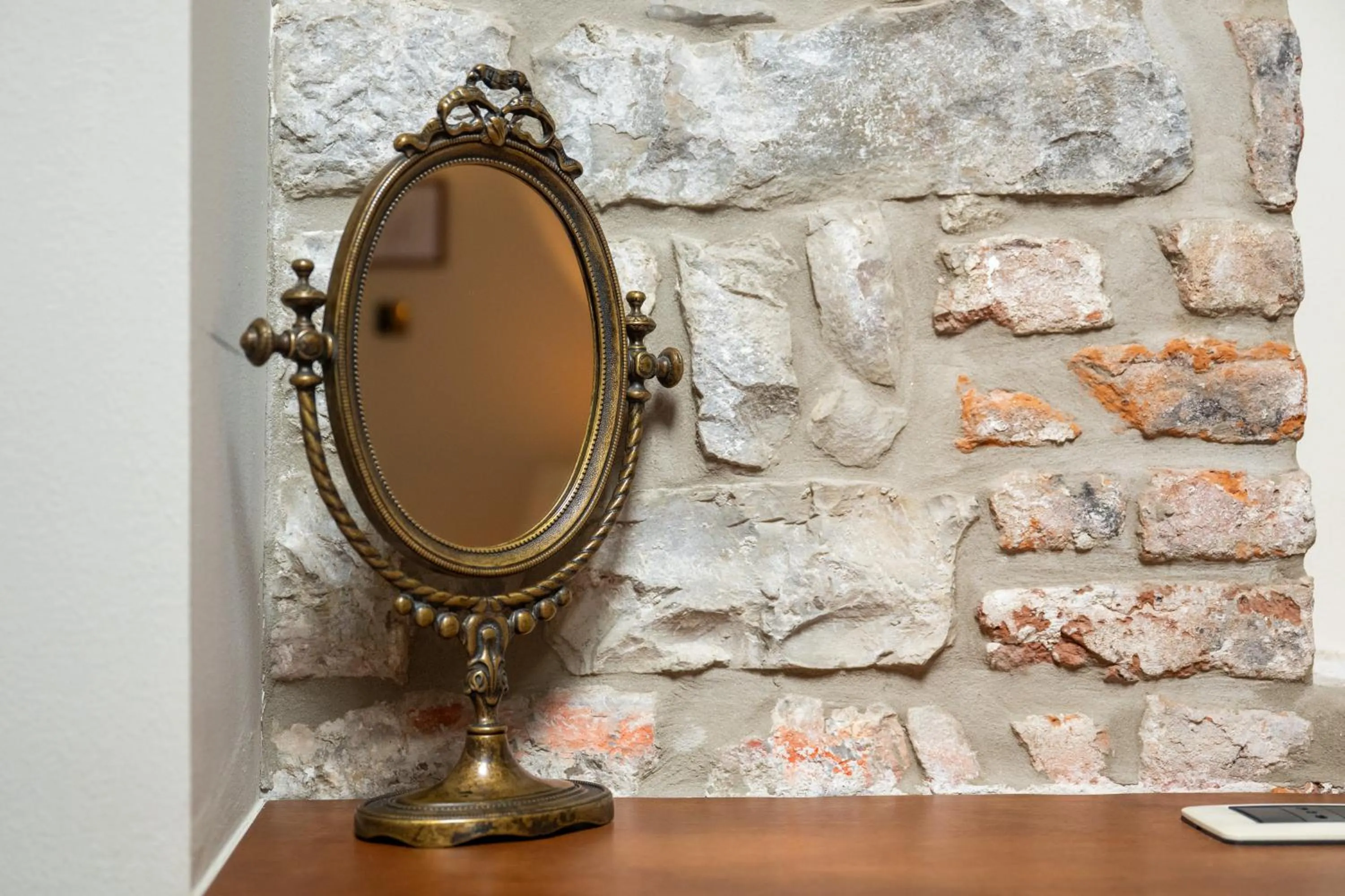 Decorative detail in 1448 Antica Dimora Al Merlo Bianco