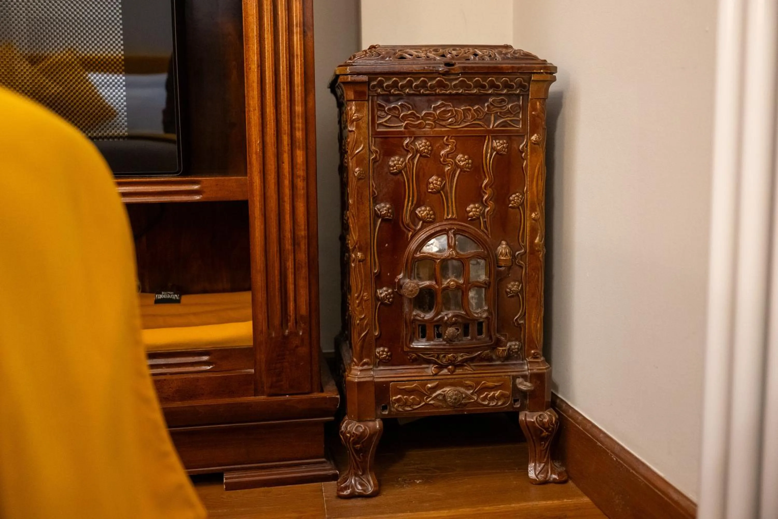 Decorative detail in 1448 Antica Dimora Al Merlo Bianco