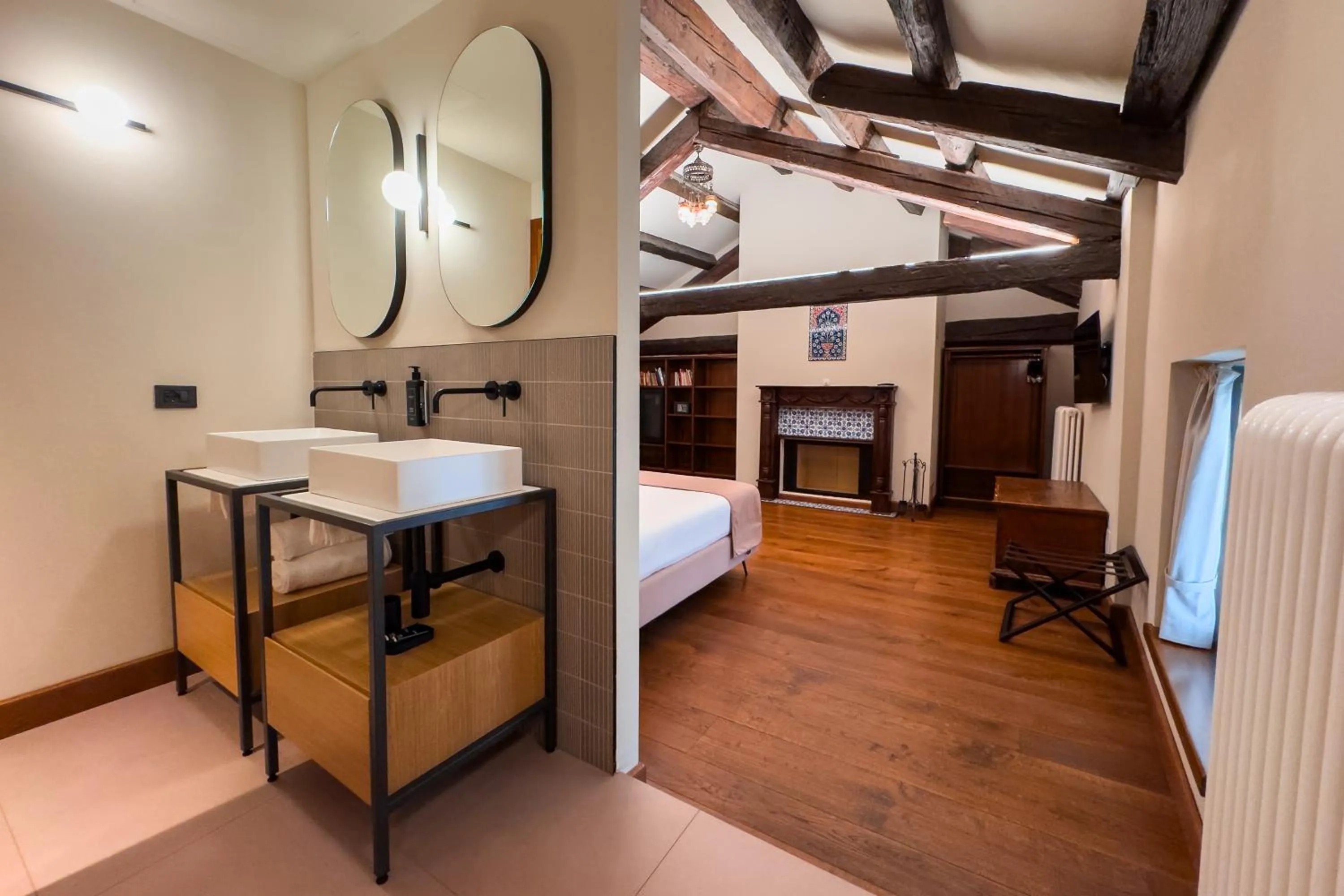 Photo of the whole room, Bed in 1448 Antica Dimora Al Merlo Bianco