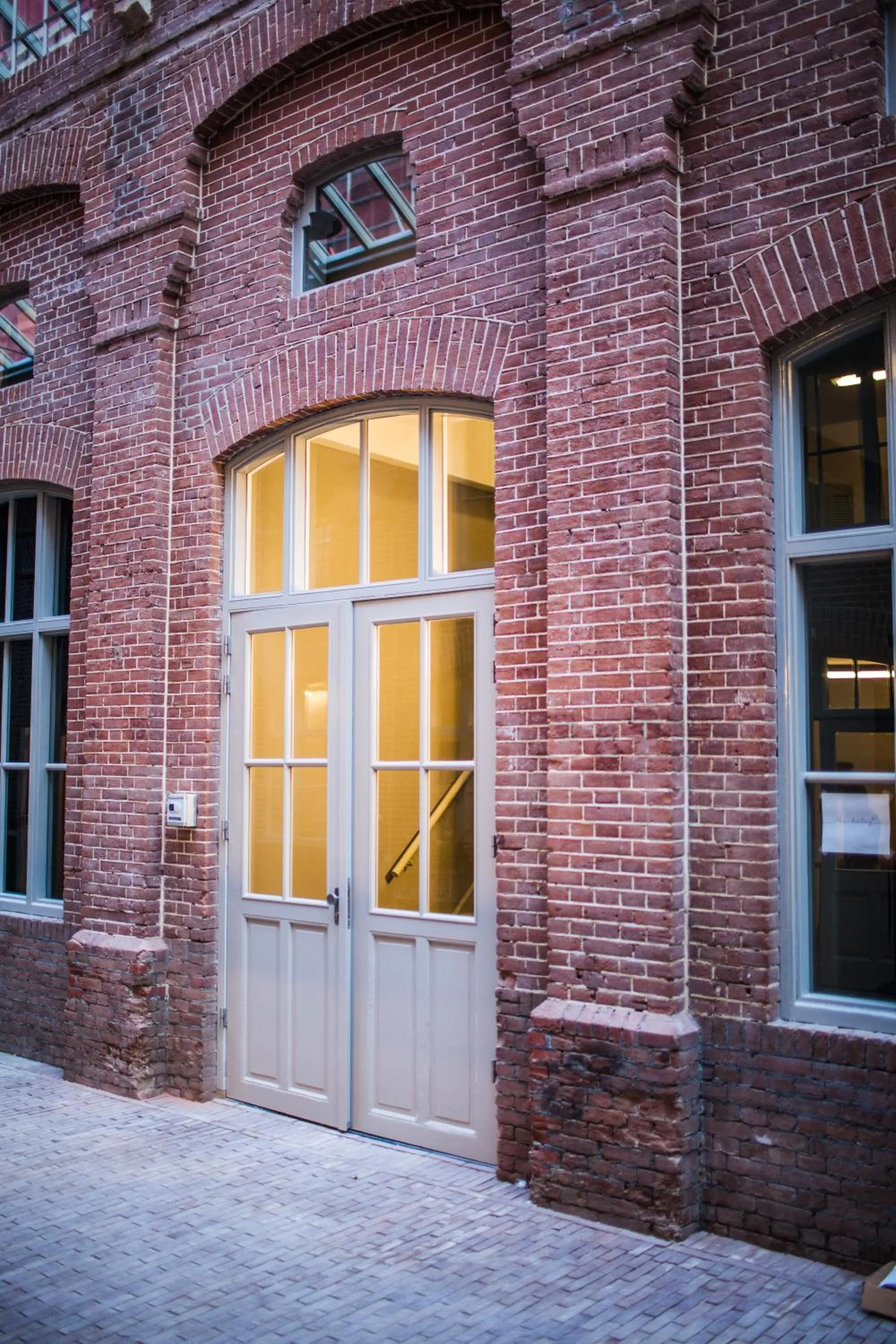 Facade/entrance in Apartments De Hallen