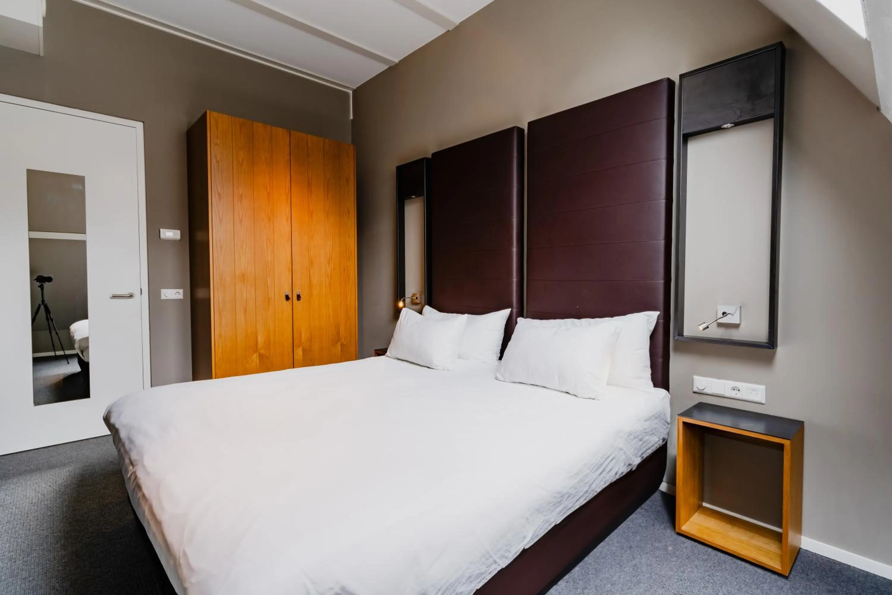 Bed in Apartments De Hallen