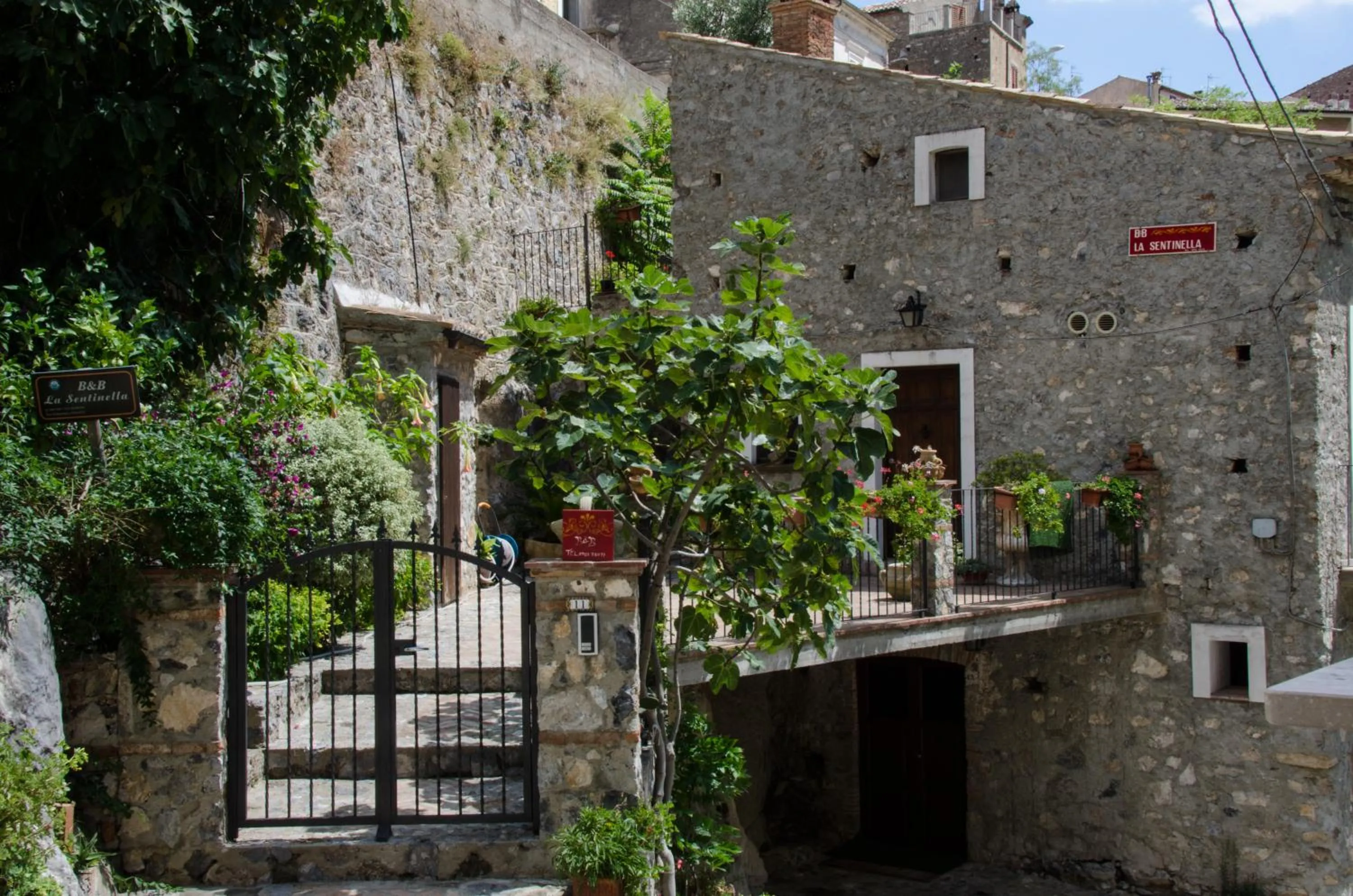Property building in Bed and breakfast La Sentinella