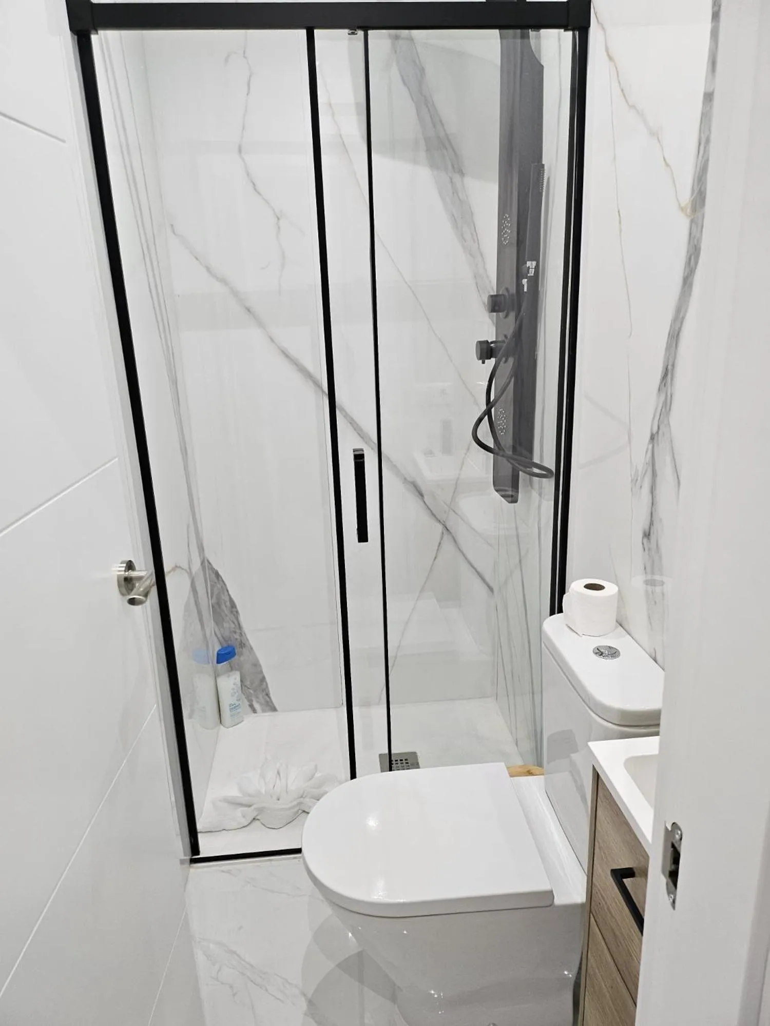 Shower in Nueva PENSION CIBELES
