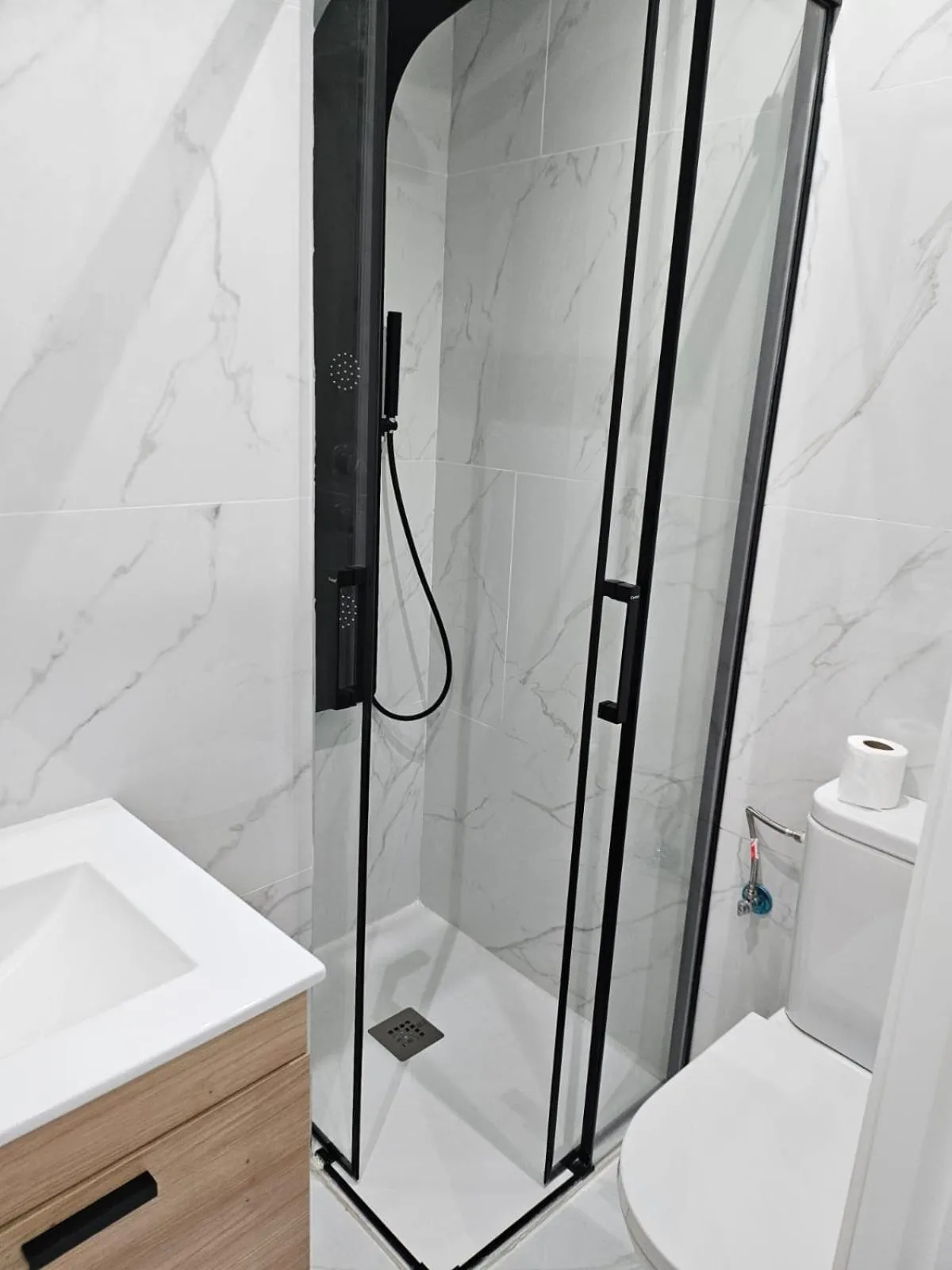 Shower in Nueva PENSION CIBELES