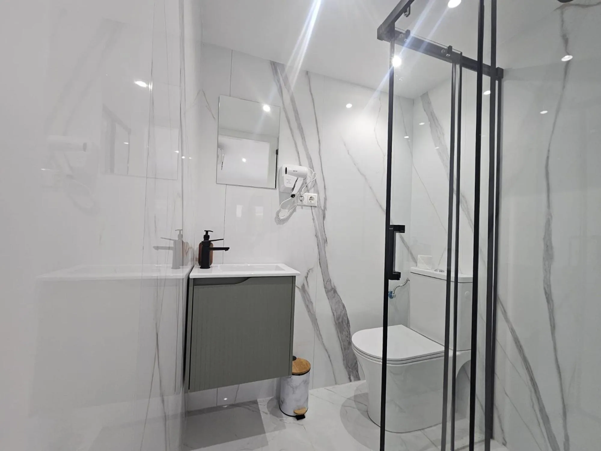 Shower in Nueva PENSION CIBELES