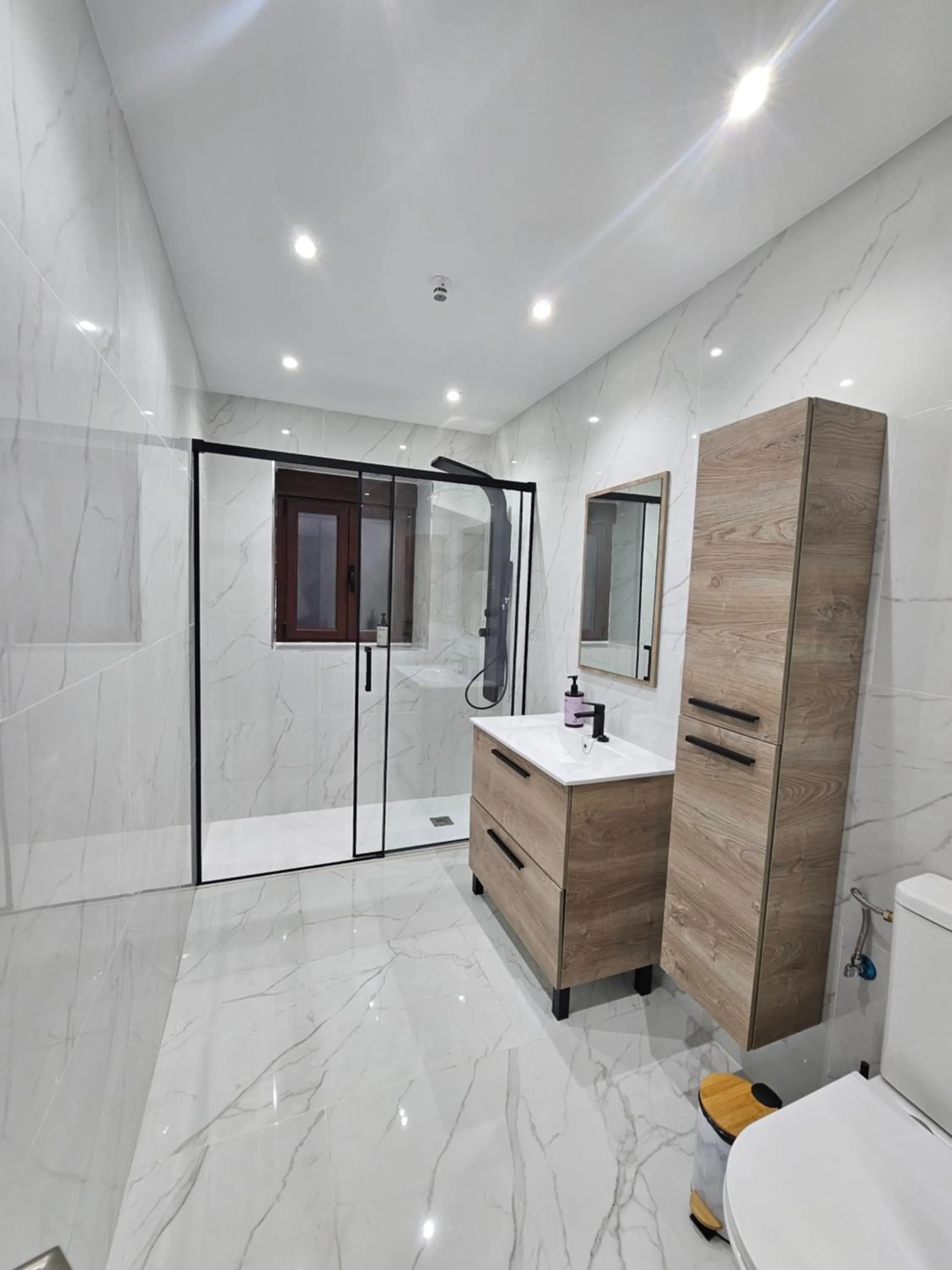 Shower in Nueva PENSION CIBELES