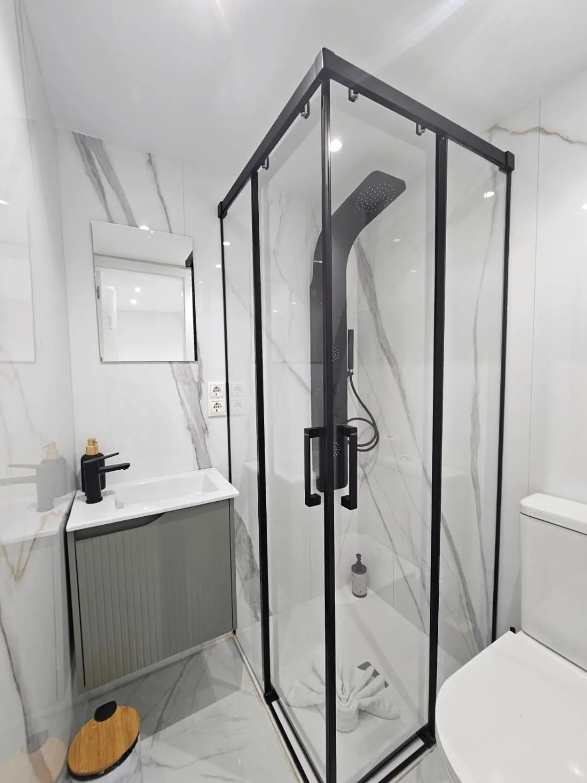 Shower in Nueva PENSION CIBELES