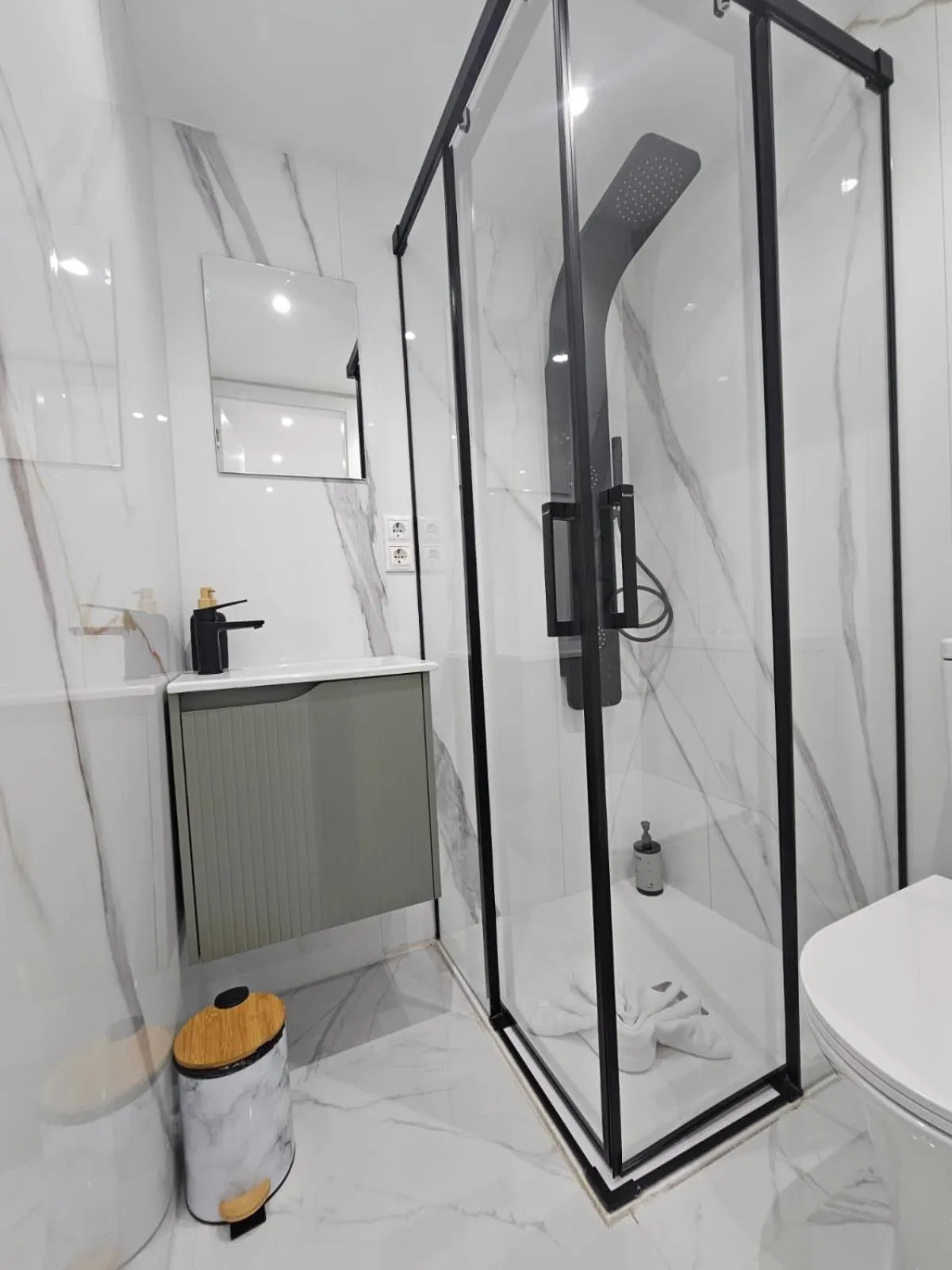 Shower in Nueva PENSION CIBELES