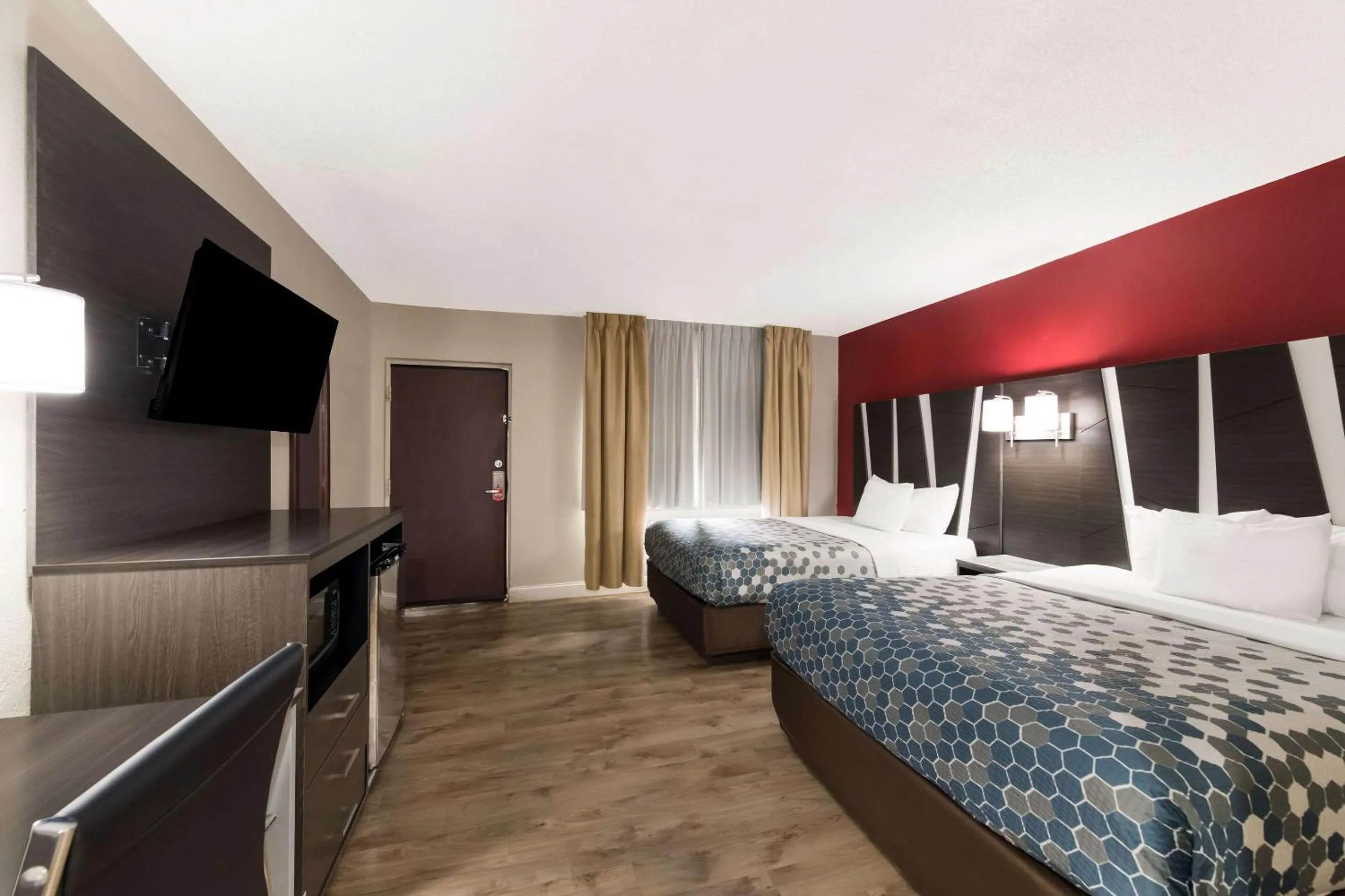 Bedroom, Bed in Econo Lodge Inn & Suites on the River