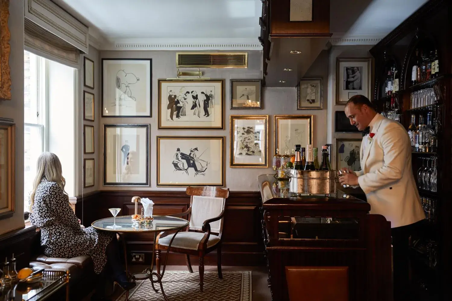 Lounge or bar in Egerton House Lounge or bar in Egerton House