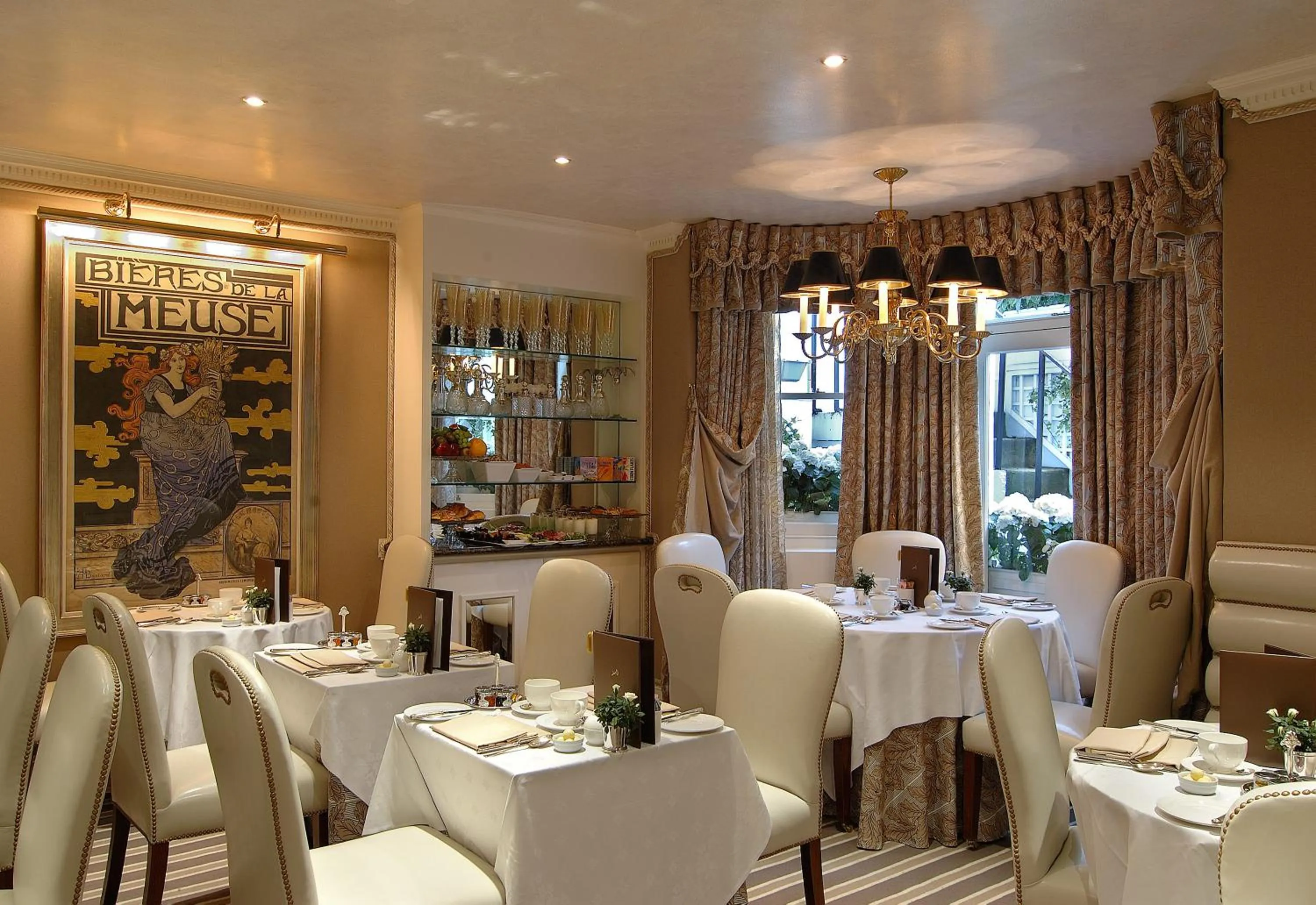 Restaurant/places to eat in Egerton House