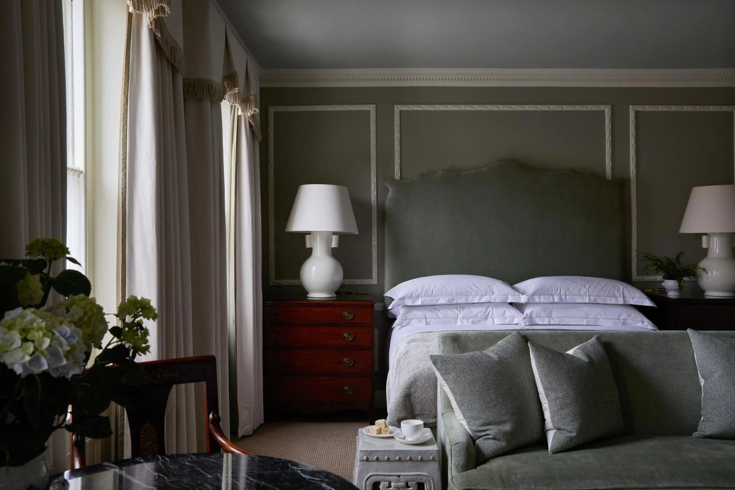 Seating area, Bed in Egerton House