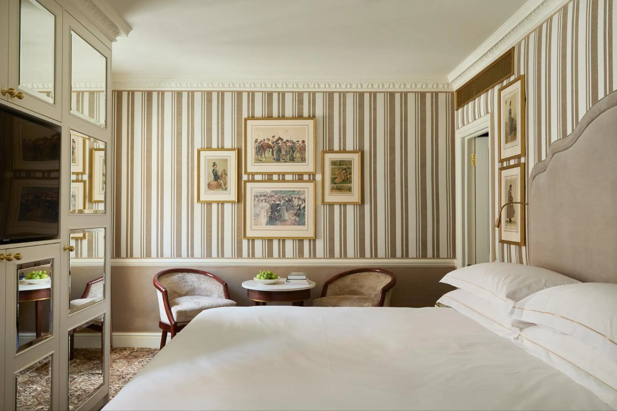 Photo of the whole room, Bed in Egerton House