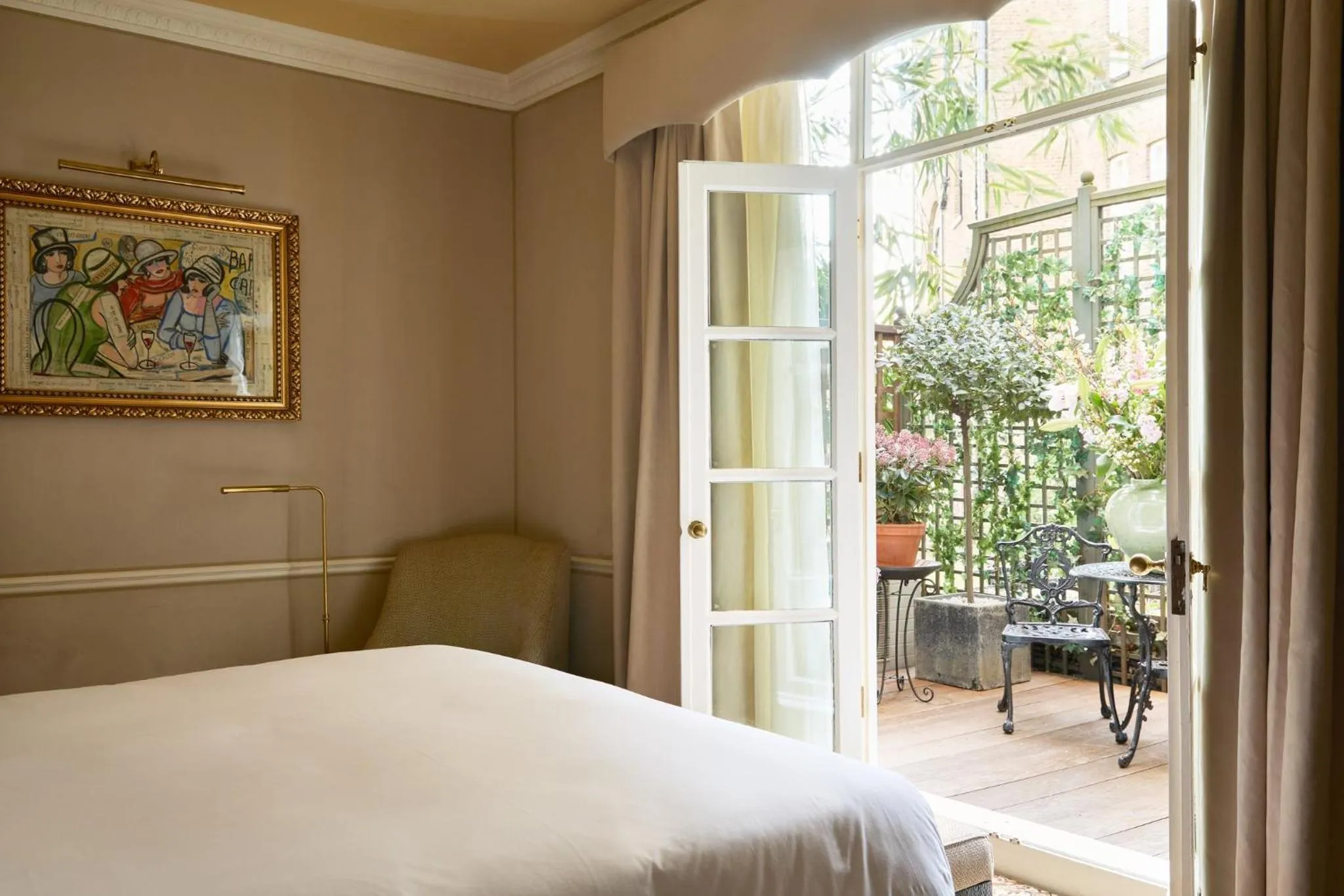 Photo of the whole room, Bed in Egerton House