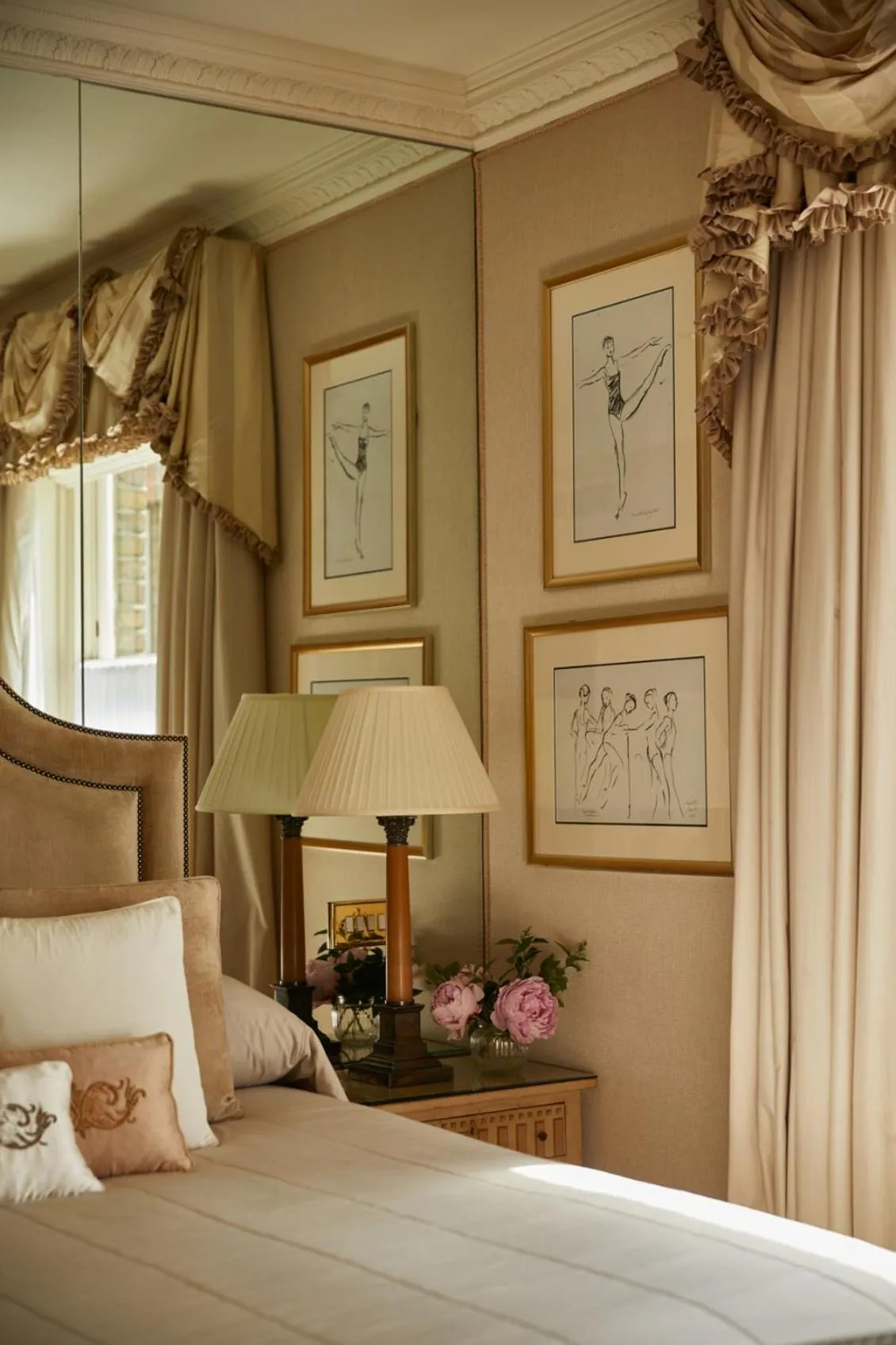 Photo of the whole room, Bed in Egerton House