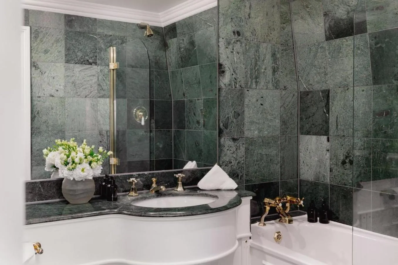 Photo of the whole room in Egerton House