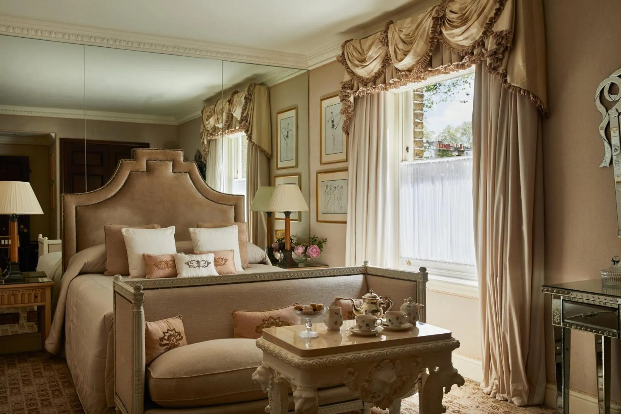 Photo of the whole room, Bed in Egerton House