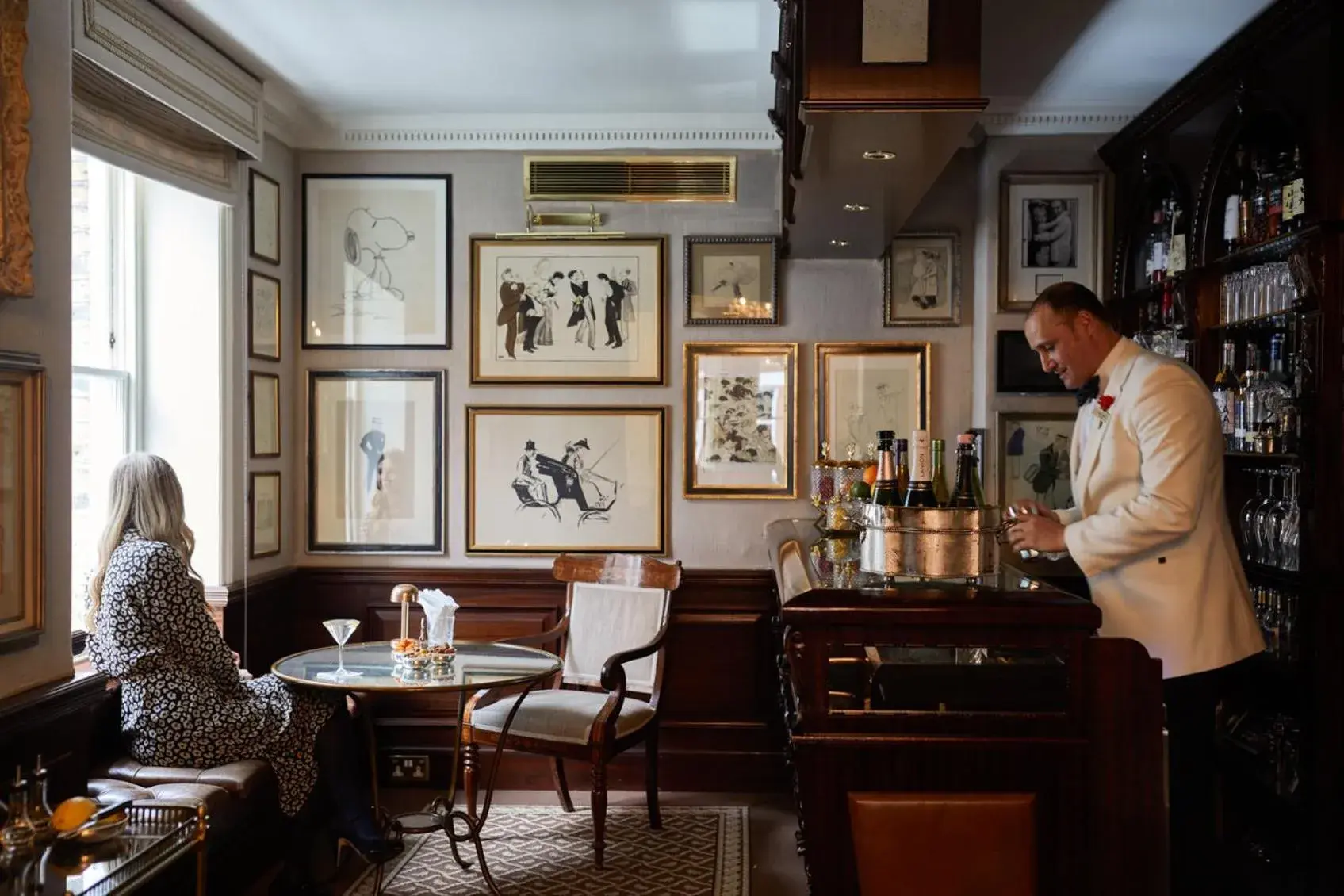 Lounge or bar in Egerton House Lounge or bar in Egerton House