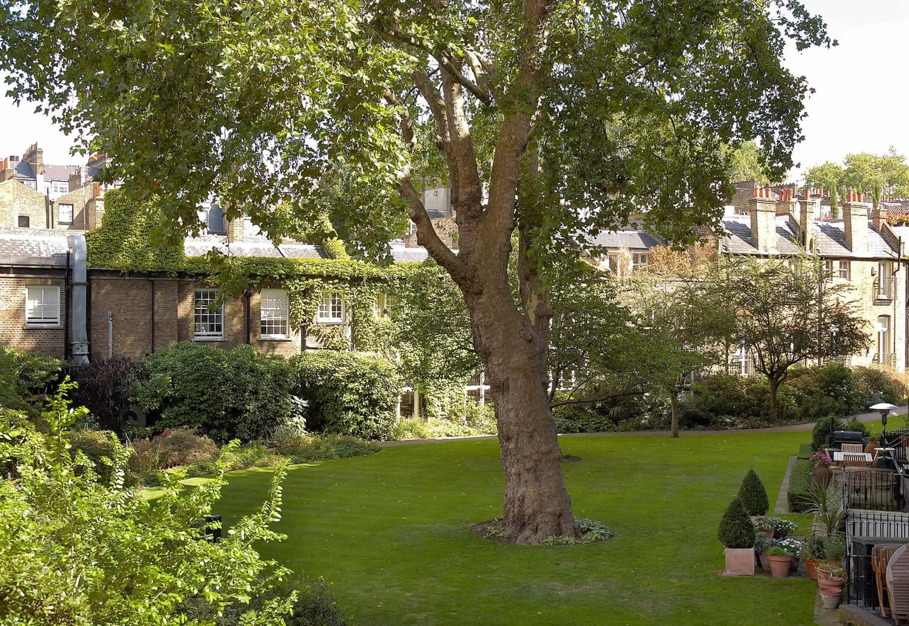 Facade/entrance in Egerton House Facade/entrance in Egerton House