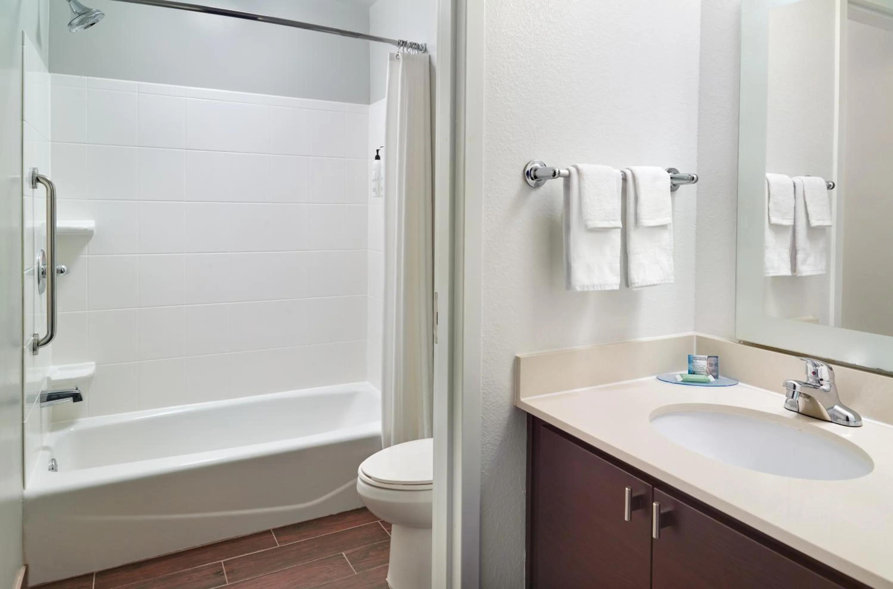 Bathroom in TownePlace Suites by Marriott Newnan