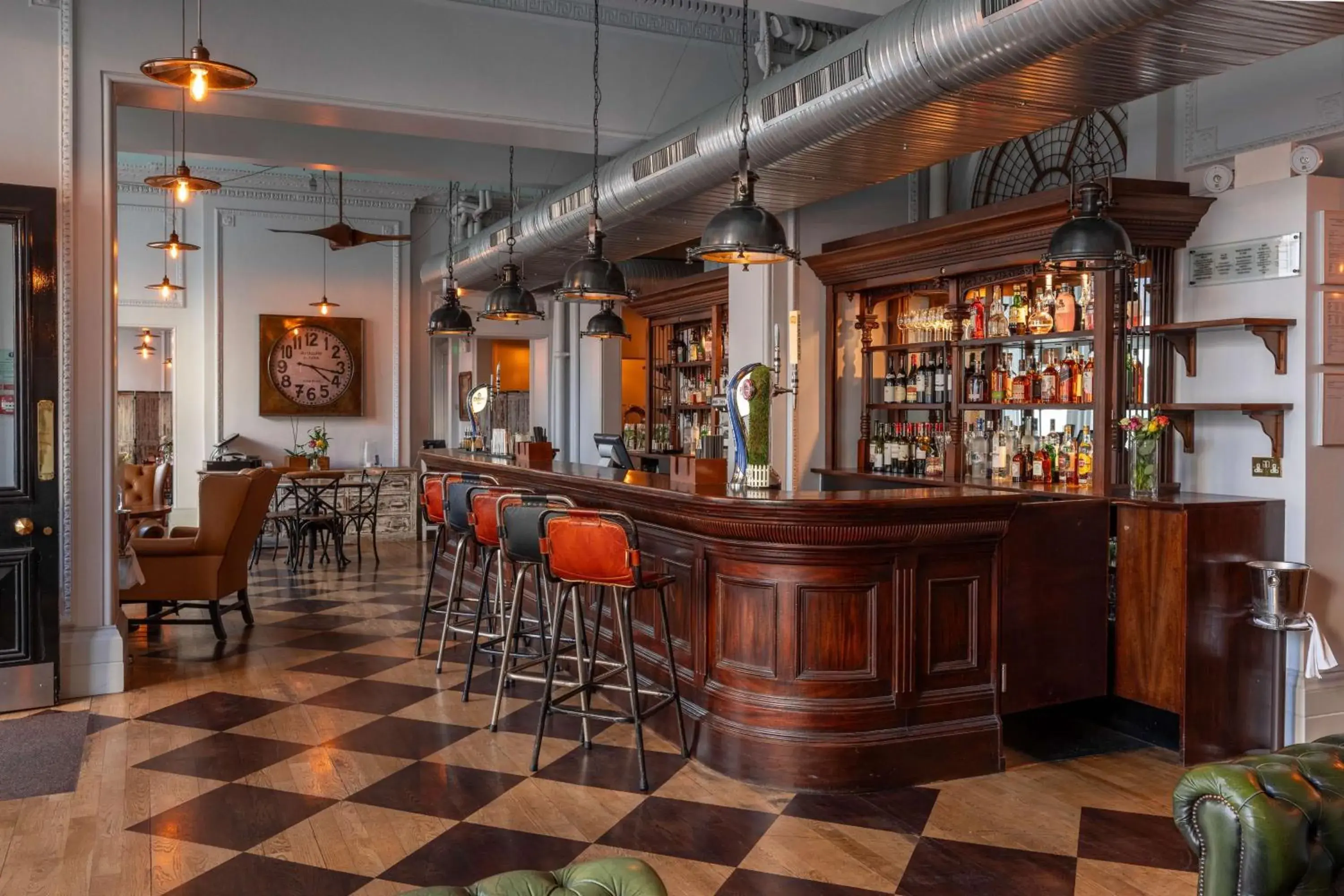 Lounge or bar in Radisson Blu Edwardian Vanderbilt Hotel, London Lounge or bar in Radisson Blu Edwardian Vanderbilt Hotel, London