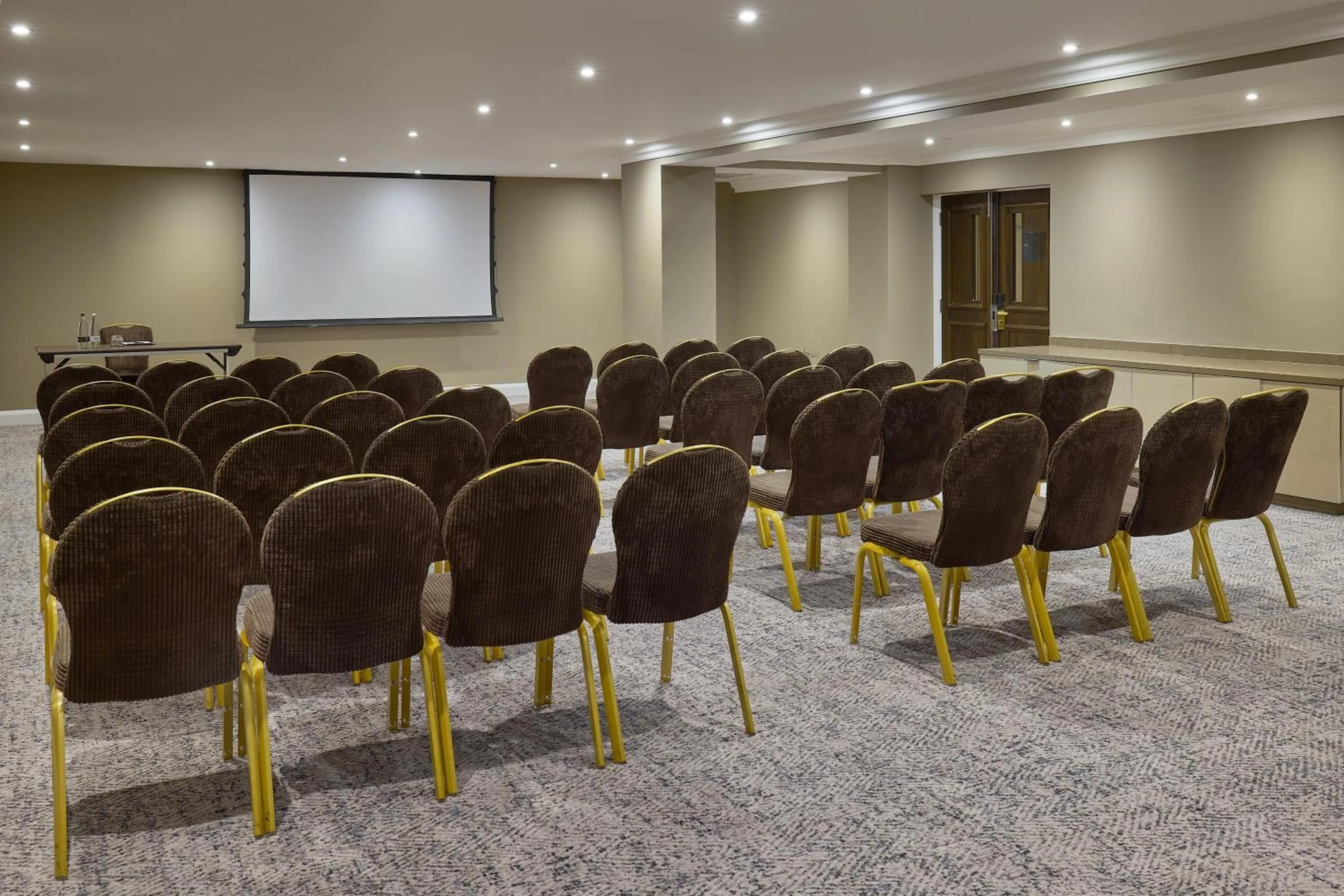 Meeting/conference room in Radisson Blu Hotel, London South Kensington