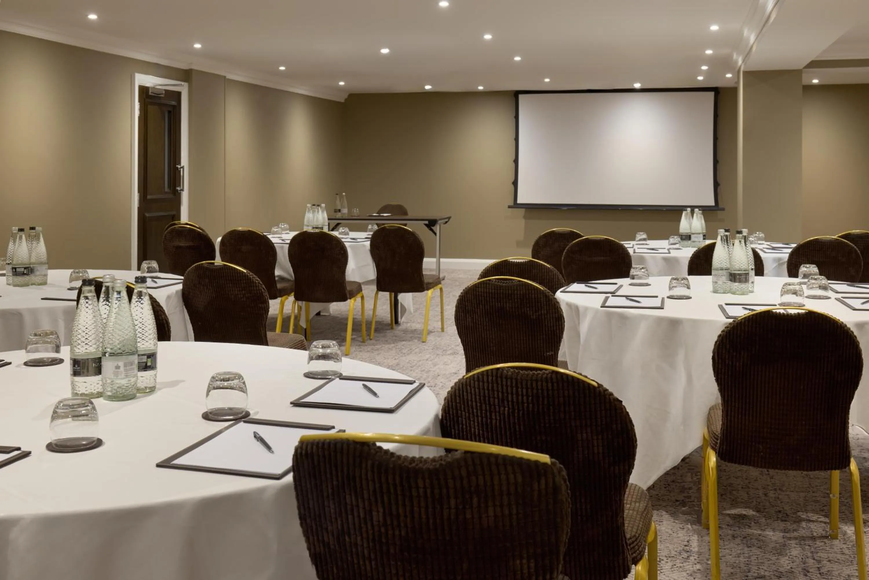 Meeting/conference room in Radisson Blu Hotel, London South Kensington