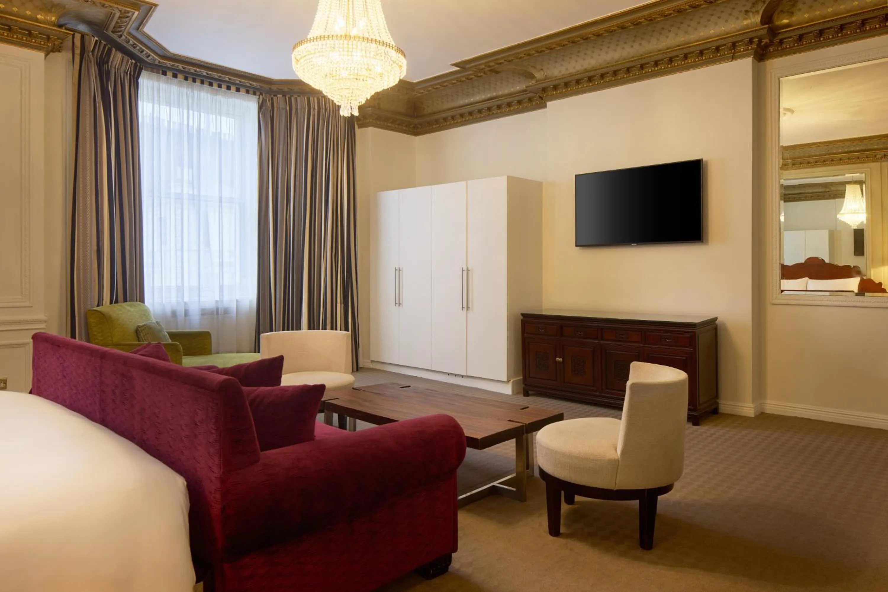 Photo of the whole room in Radisson Blu Hotel, London South Kensington