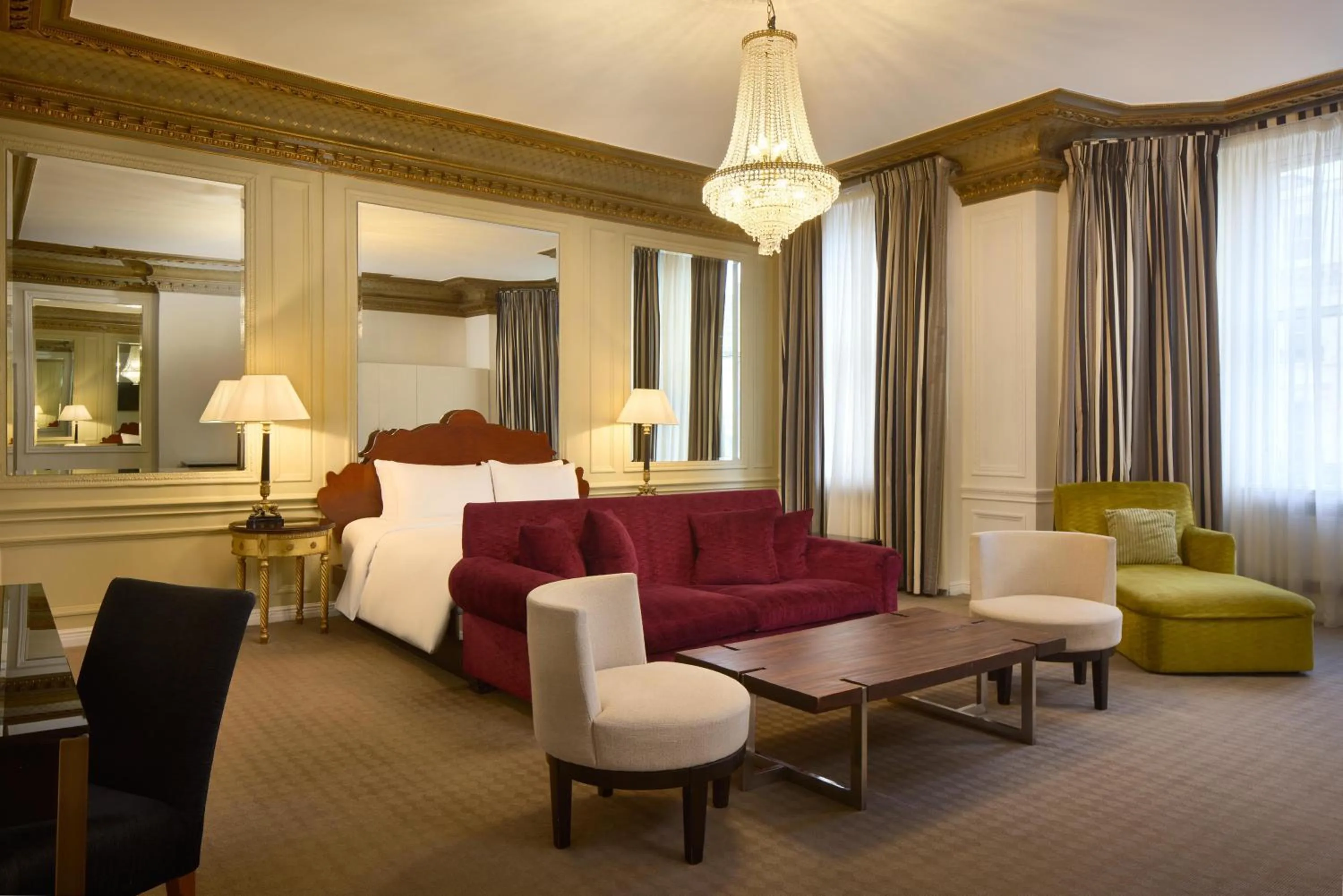 Photo of the whole room in Radisson Blu Hotel, London South Kensington