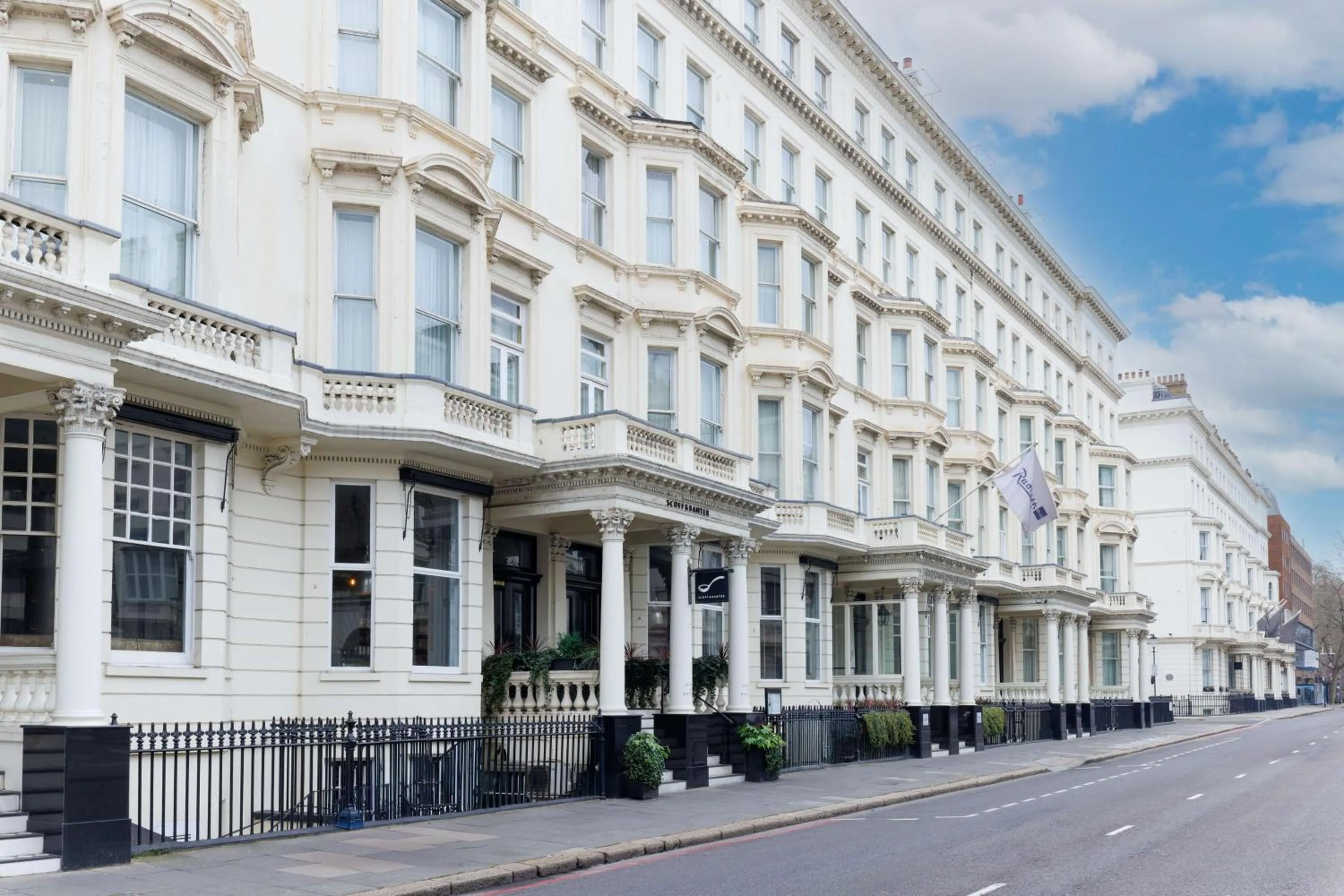 Property building in Radisson Blu Hotel, London South Kensington