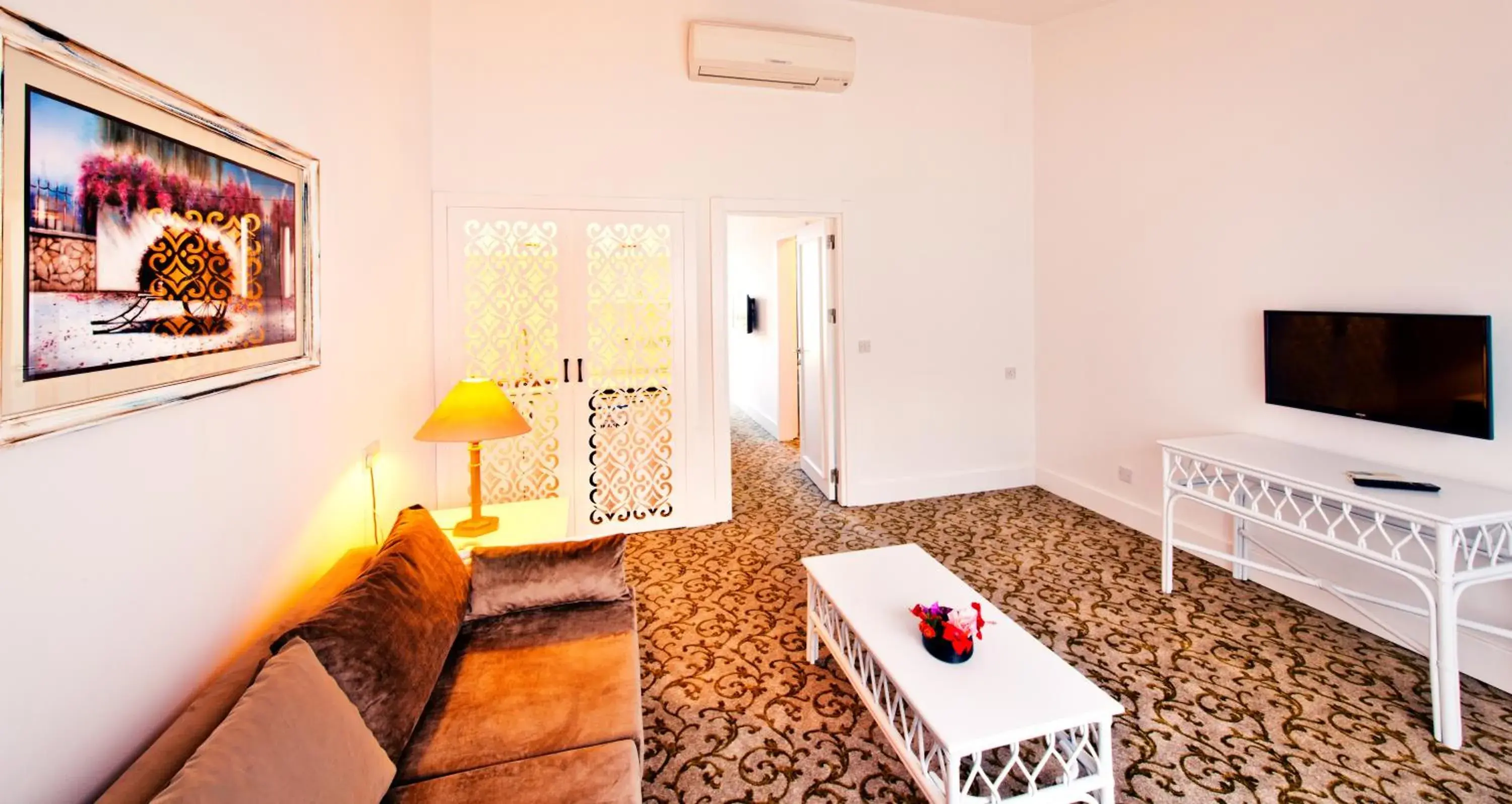 Deluxe Triple Room in The Olive Tree Hotel Deluxe Triple Room in The Olive Tree Hotel