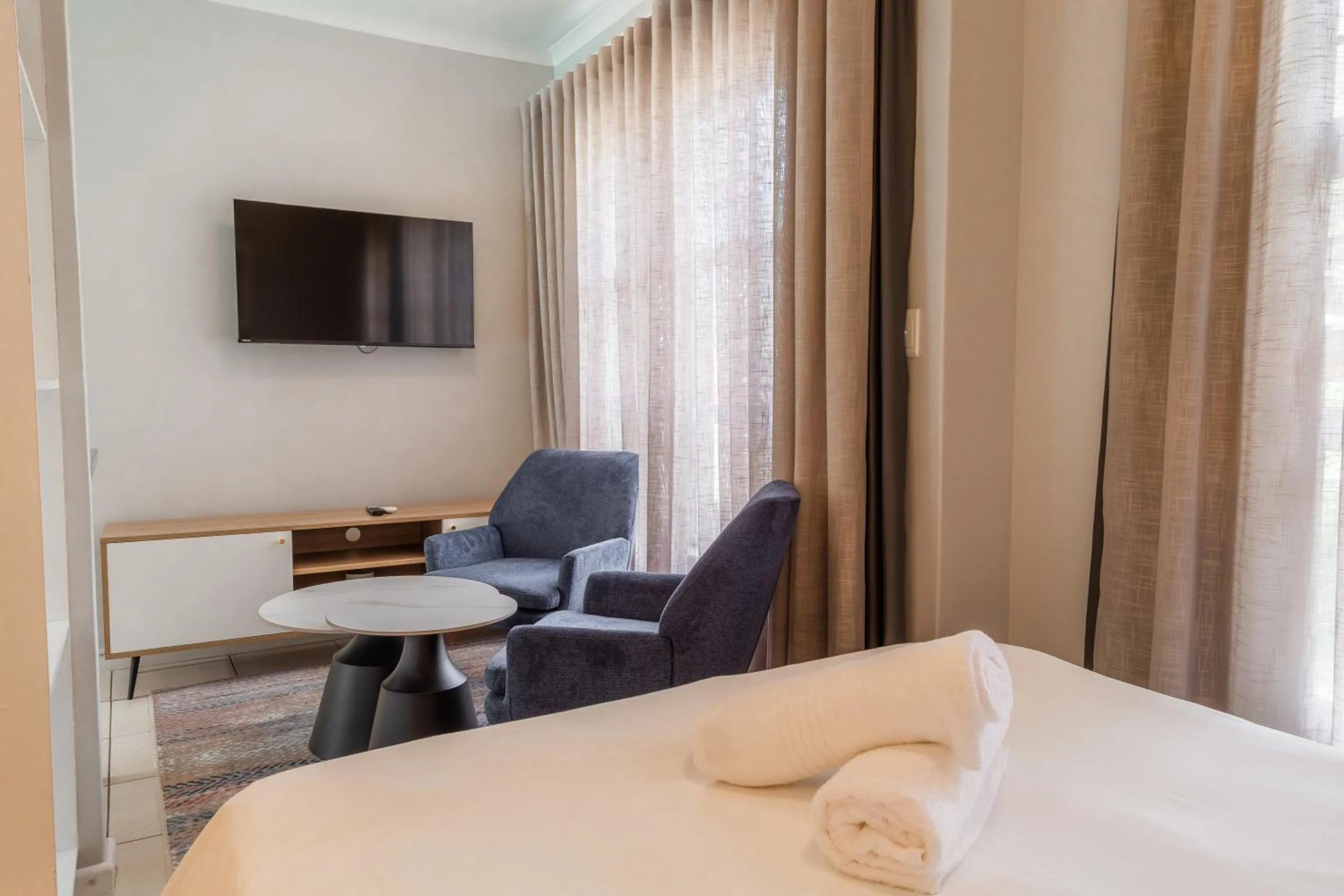TV and multimedia, Bed in WINK Aparthotel Quiver Tree